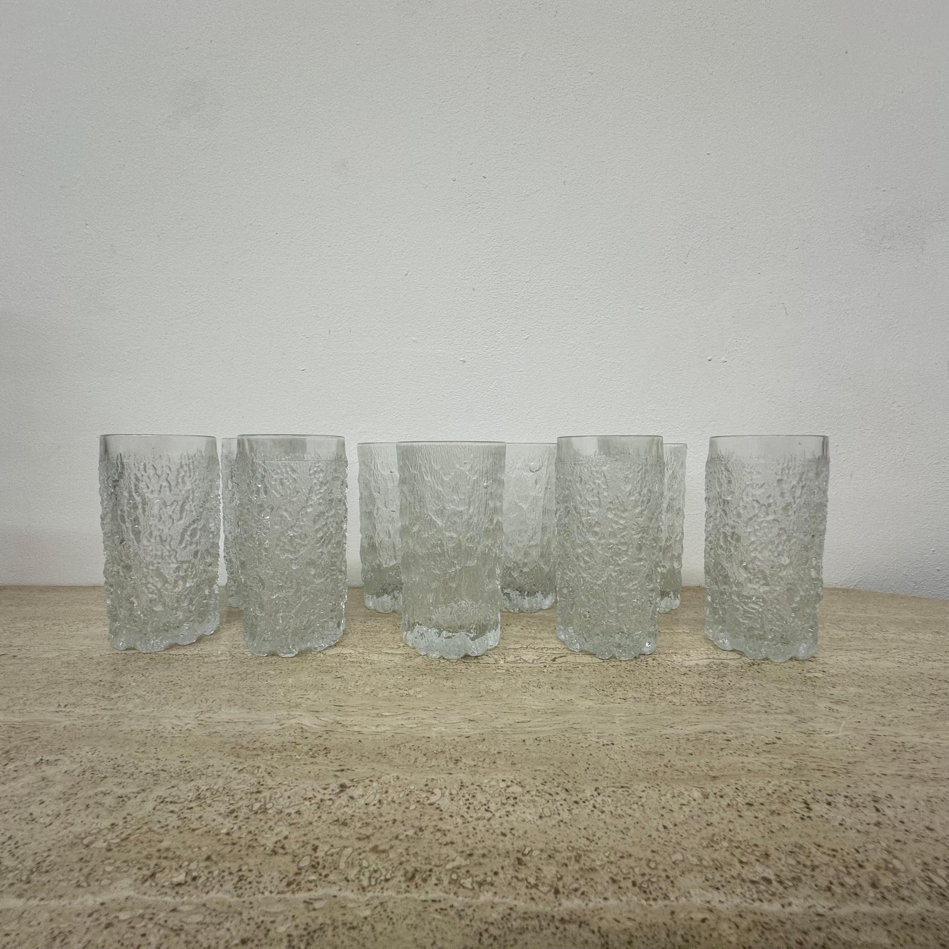 Dimensions : 13,5 cm de hauteur, 6,5 cm de diamètre : 13,5cm de hauteur, 6,5cm de diamètre
Matériau : Verre
Couleur : Transpirant 

