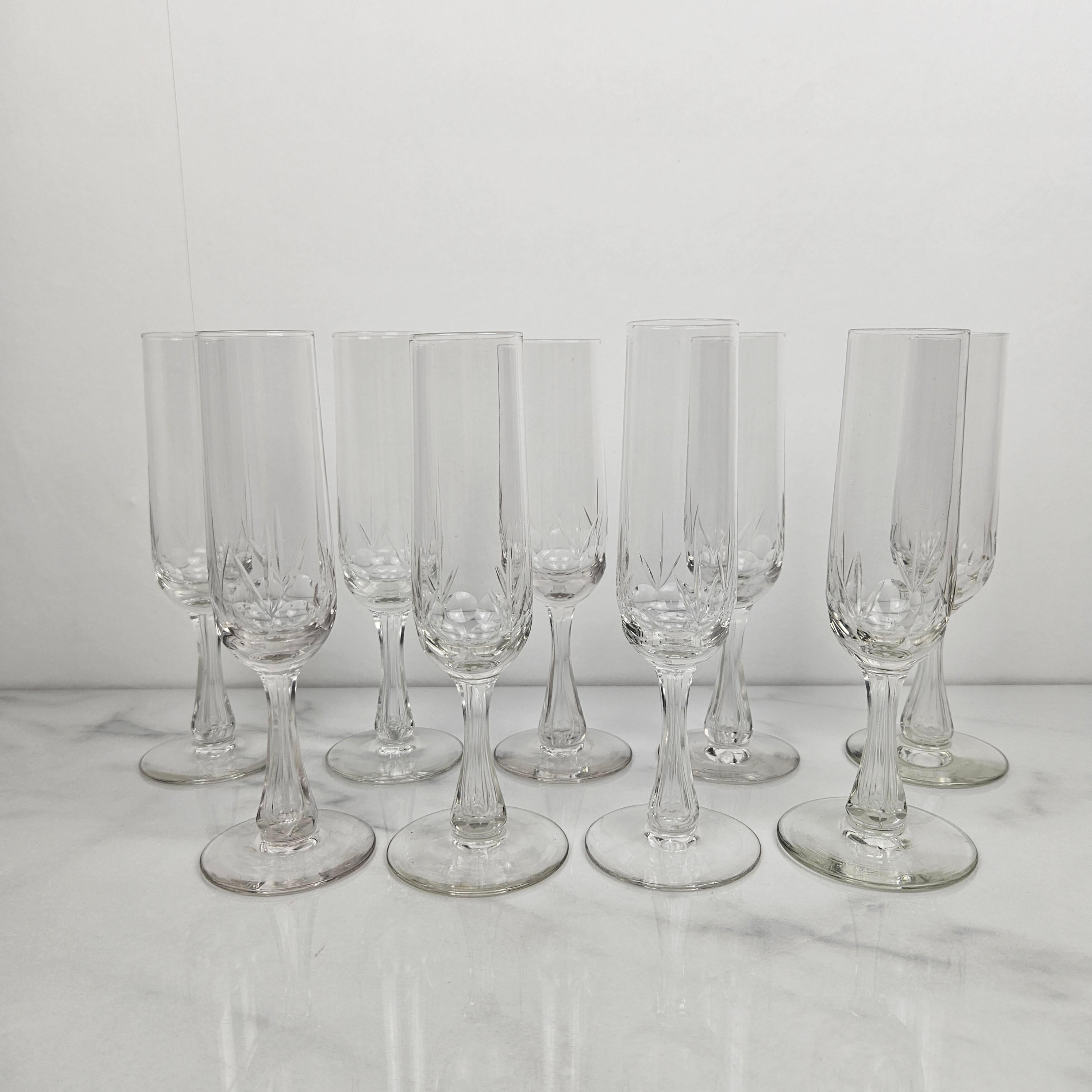 Belle Époque Set of 9 Charming French Cut Glass Champagne Flutes, circa 1900 For Sale