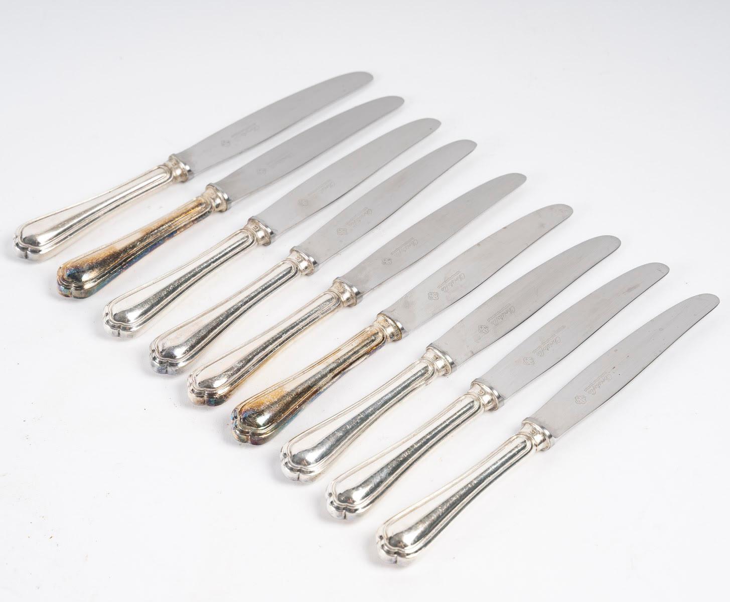 Français Ensemble de 9 couteaux à dessert Christofle, 20e siècle. en vente