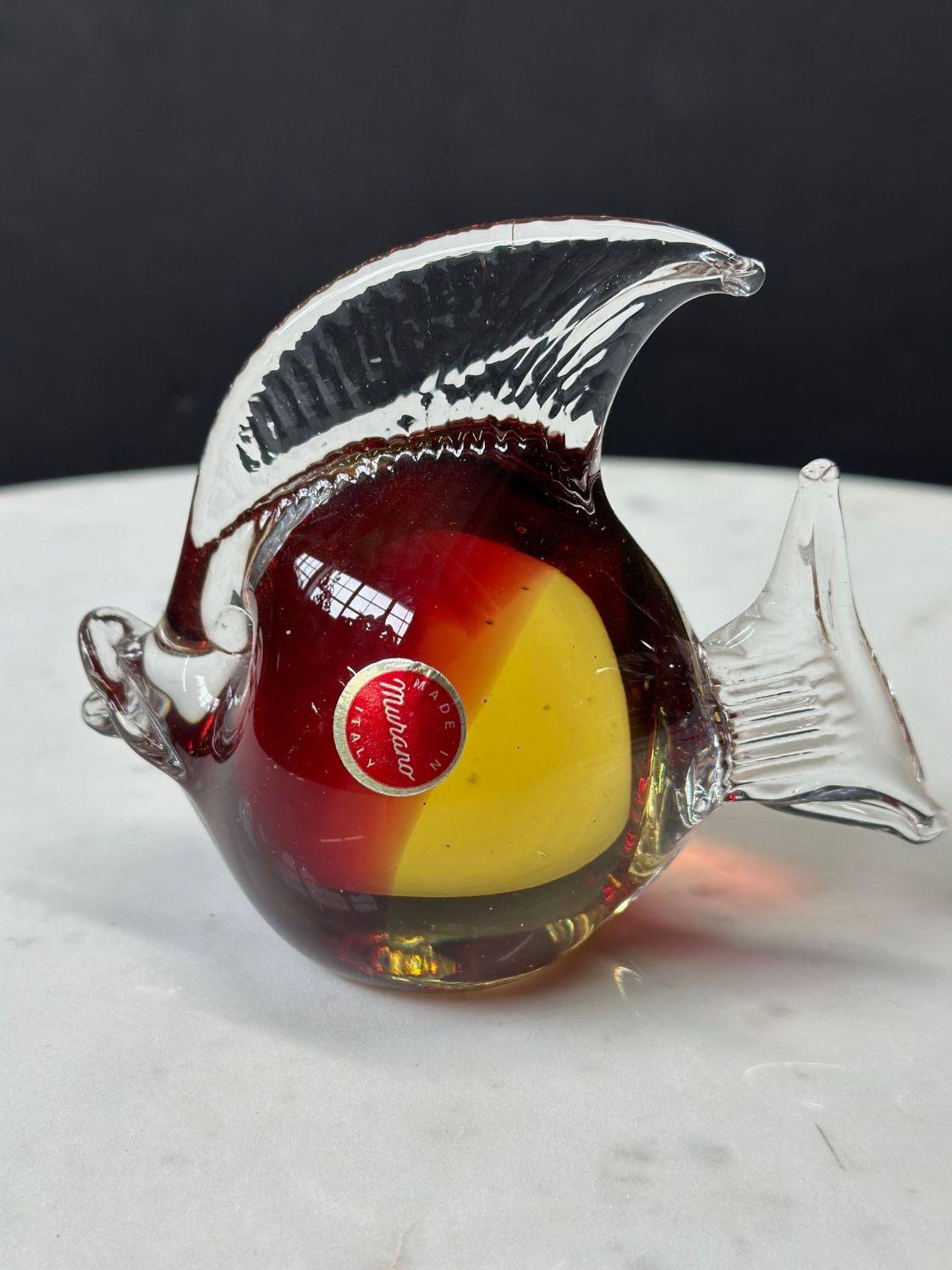 italien Ensemble de 9 figurines de poissons colorées en verre de Murano en vente