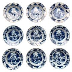 Satz von 9 niederländischen Delft-Tellern mit Paaren, 18. Jahrhundert