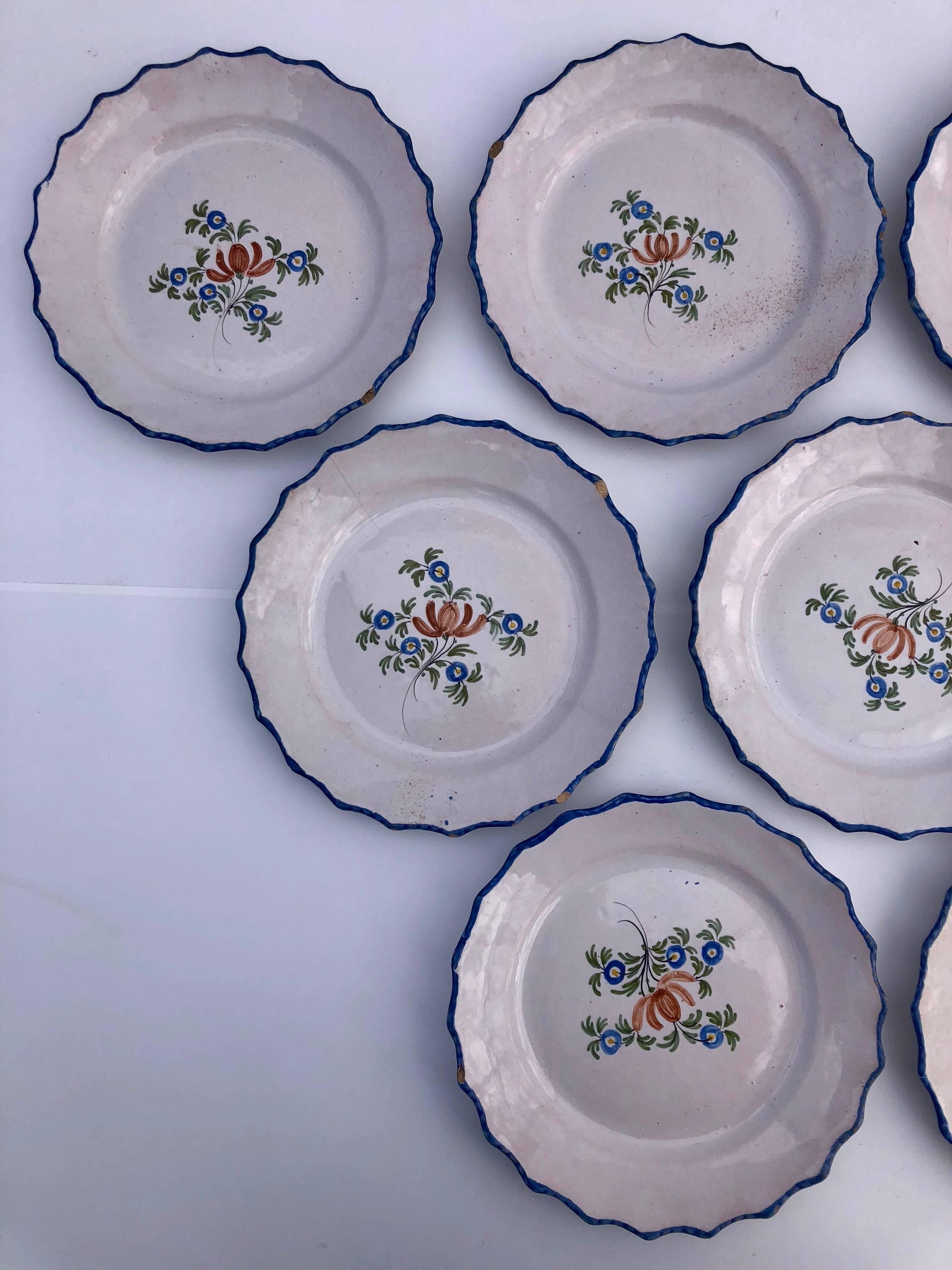 These are a beautiful set of nine French Chantilly faïence plates from the 1700s. These are very rare soft faïence plates from the early years when the French started to make soft faïence, without kaolin. They have a lovely hand-painted pink flower