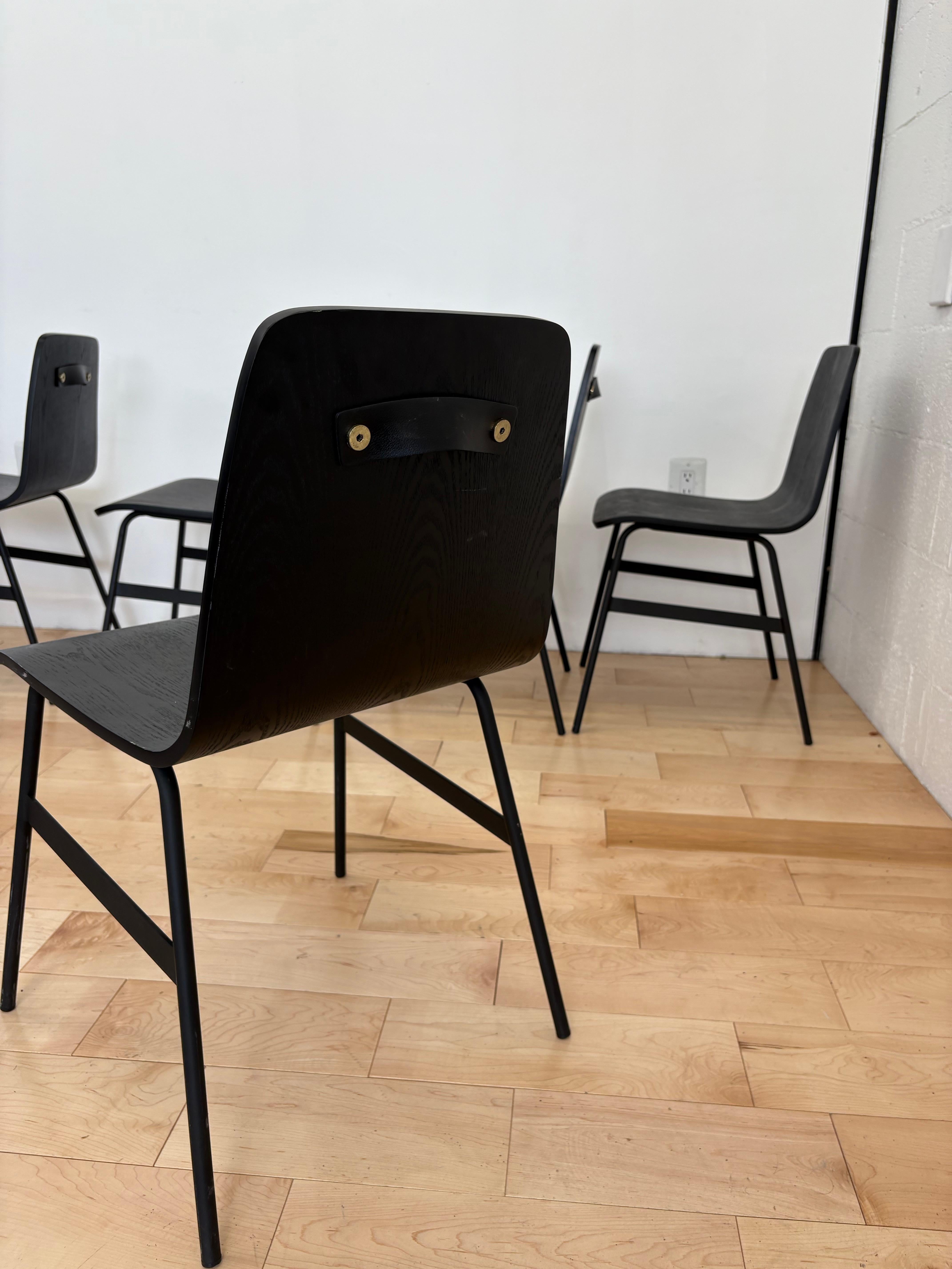 XXI secolo e contemporaneo Set di 9 sedie da pranzo Gus Modern Lecture - Bentwood nero opaco e acciaio in vendita