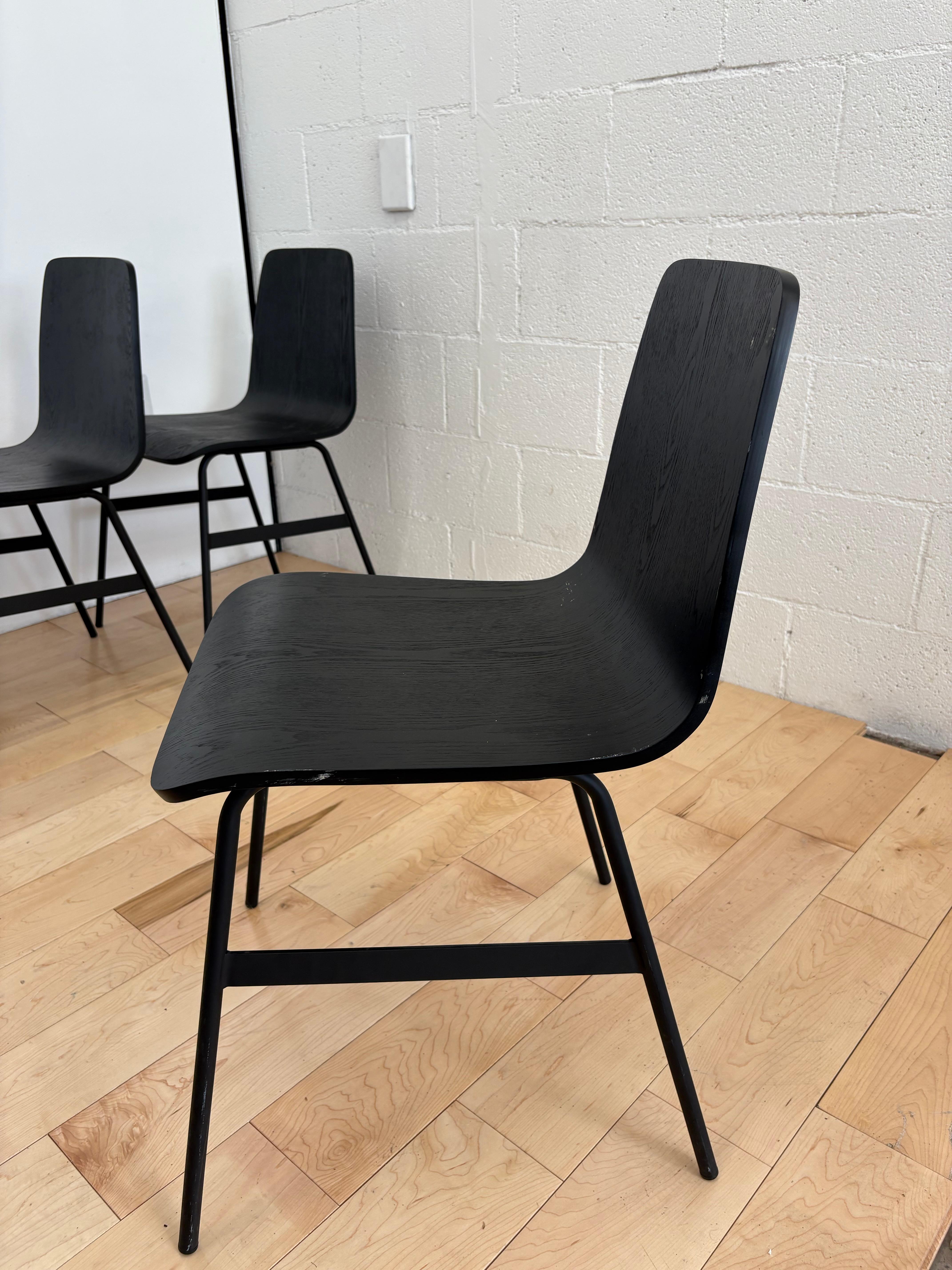 Set di 9 sedie da pranzo Gus Modern Lecture - Bentwood nero opaco e acciaio in vendita 1