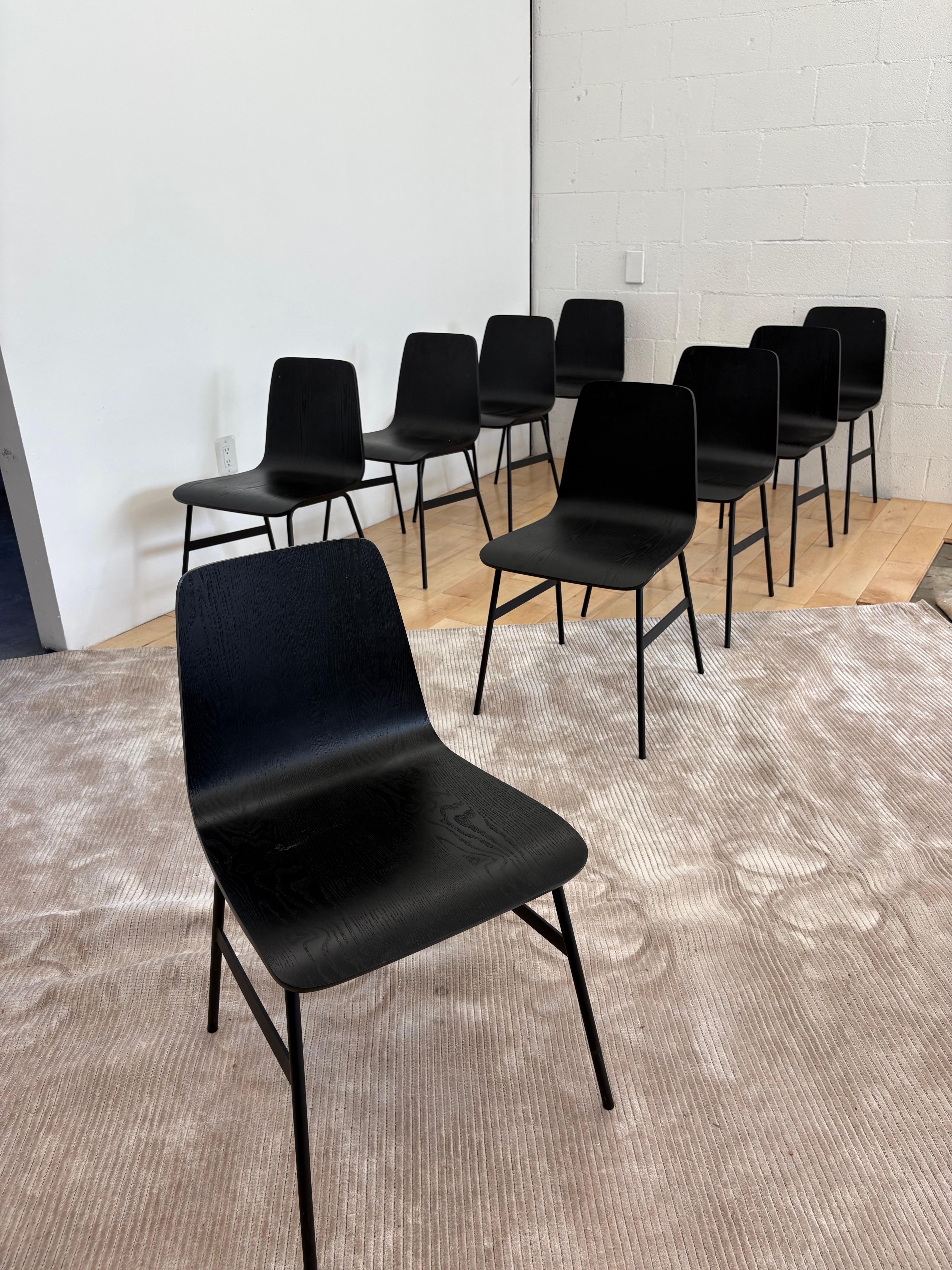 Set di 9 sedie da pranzo Gus Modern Lecture - Bentwood nero opaco e acciaio in vendita 2
