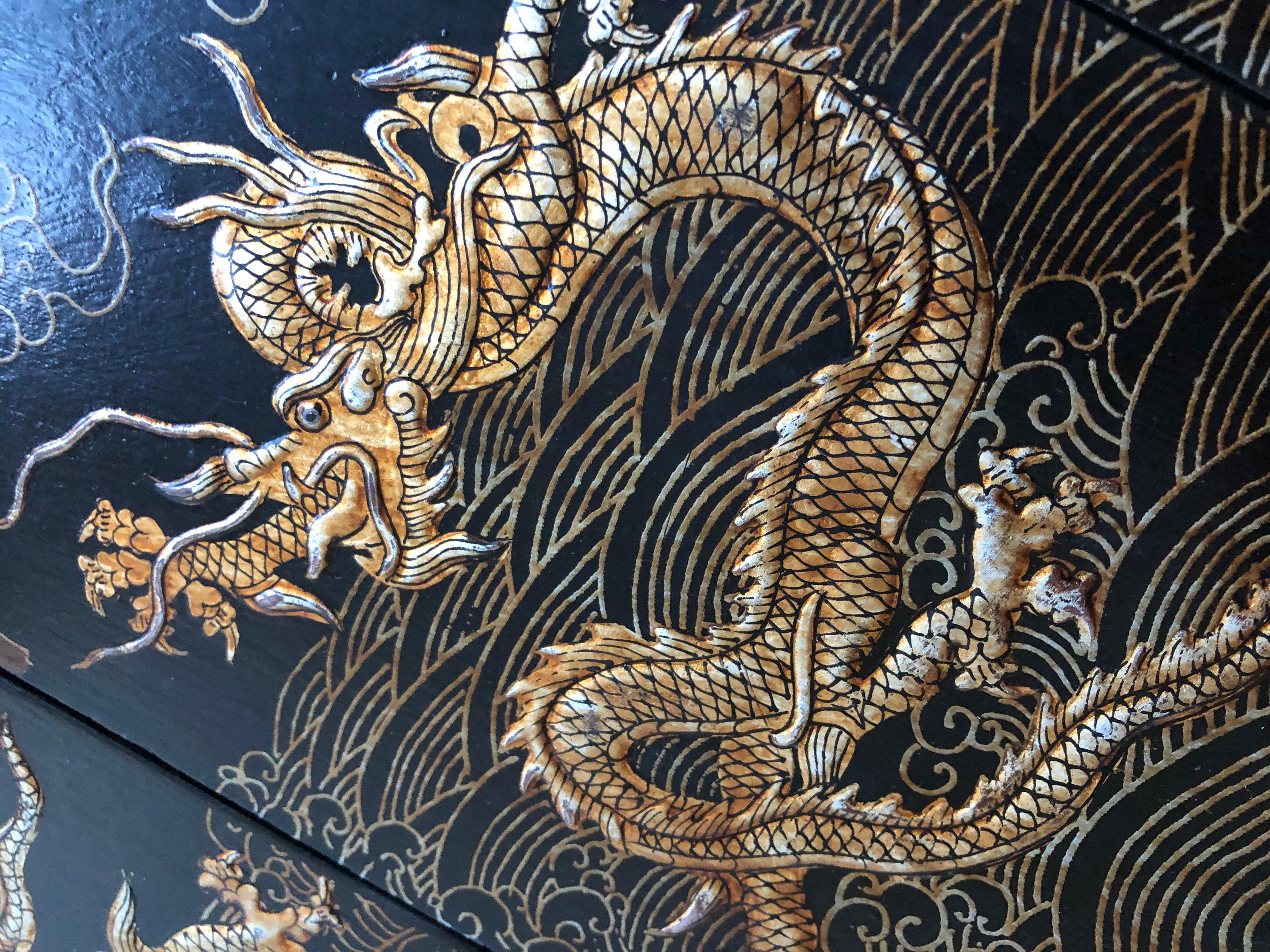 Set of 9 Hand Painted Lacquered Chinese Gold Dragon Wall Panels (Lackiert)