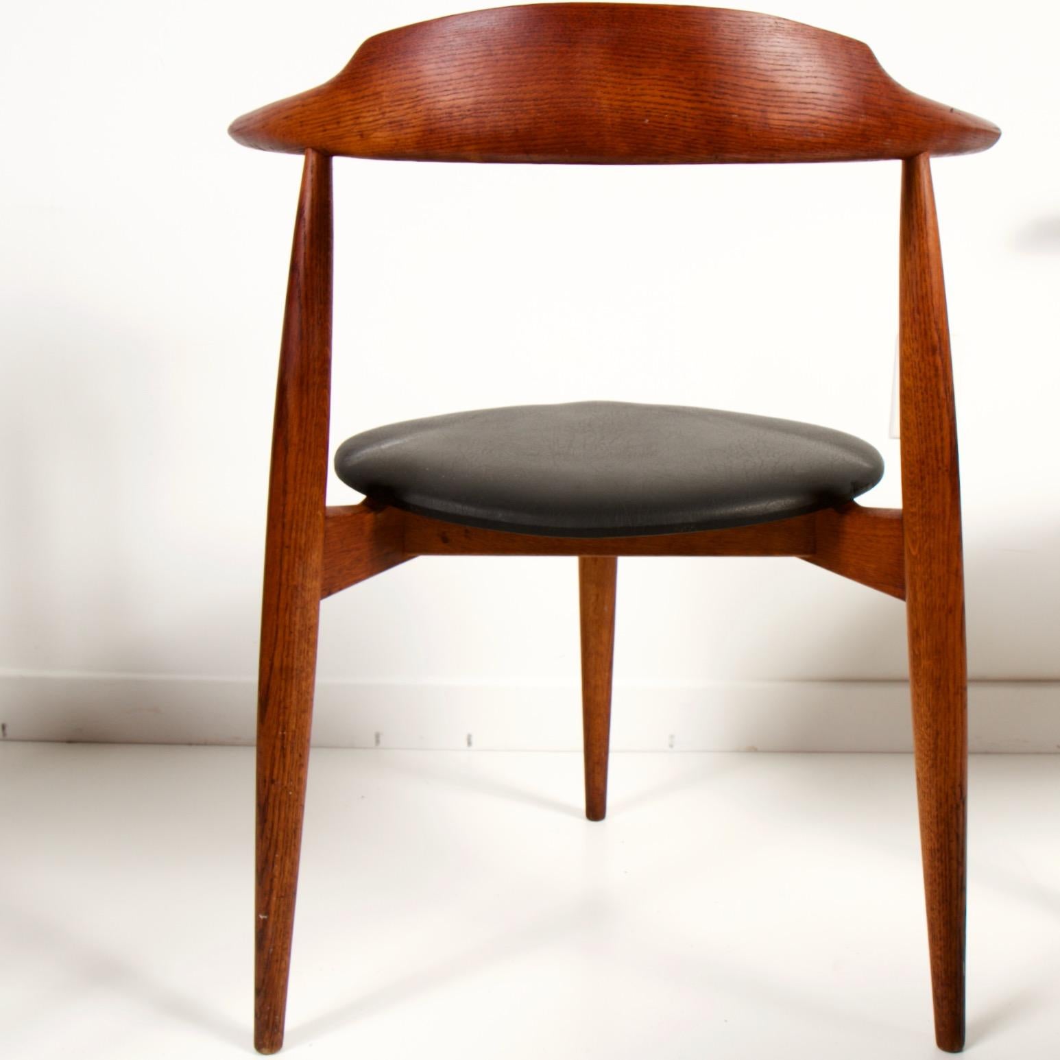 Set of 9 Hans Wegner Stacking Chairs for Fritz Hansen Model 4104 For Sale 3
