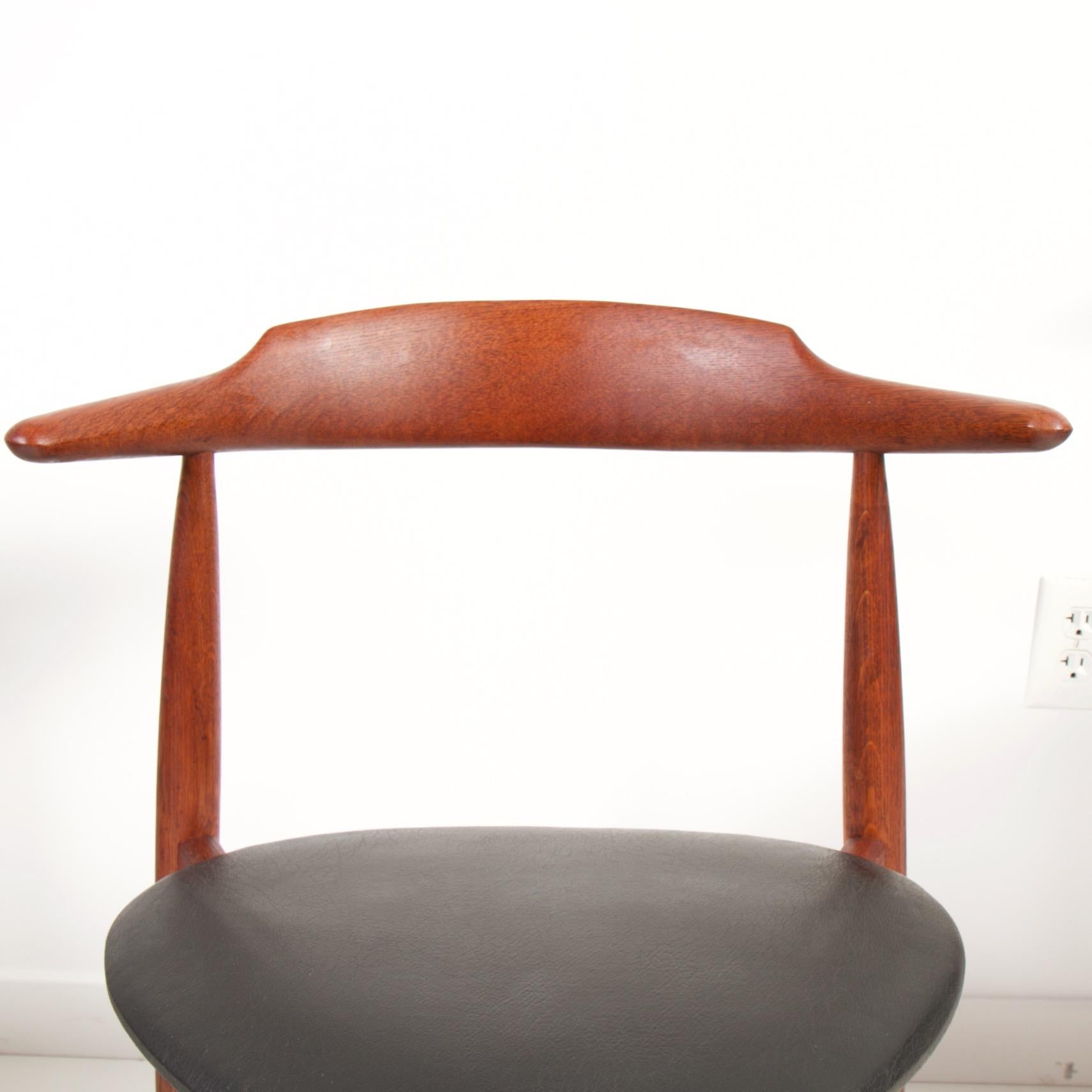 Mid-Century Modern Set of 9 Hans Wegner Stacking Chairs for Fritz Hansen Model 4104 For Sale