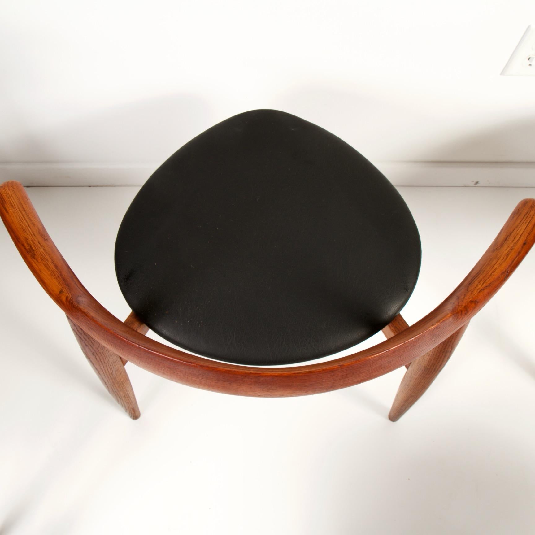 Set of 9 Hans Wegner Stacking Chairs for Fritz Hansen Model 4104 For Sale 1