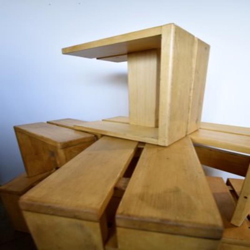 20ième siècle Ensemble de 9 tabourets Les Arcs par Charlotte Perriand, années 1950 en vente