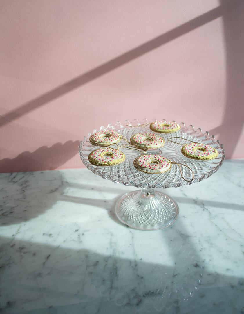 Set of 9 Luxury Christmas Holiday Ornament Vintage Irish Linen Donuts Doughnuts In Good Condition For Sale In Belfast, Northern Ireland