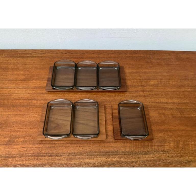 Set von 9 dänischen Tabletts aus Teakholz mit Barettglas aus der Mitte des Jahrhunderts von Holmegaard, 1960er Jahre im Angebot 3