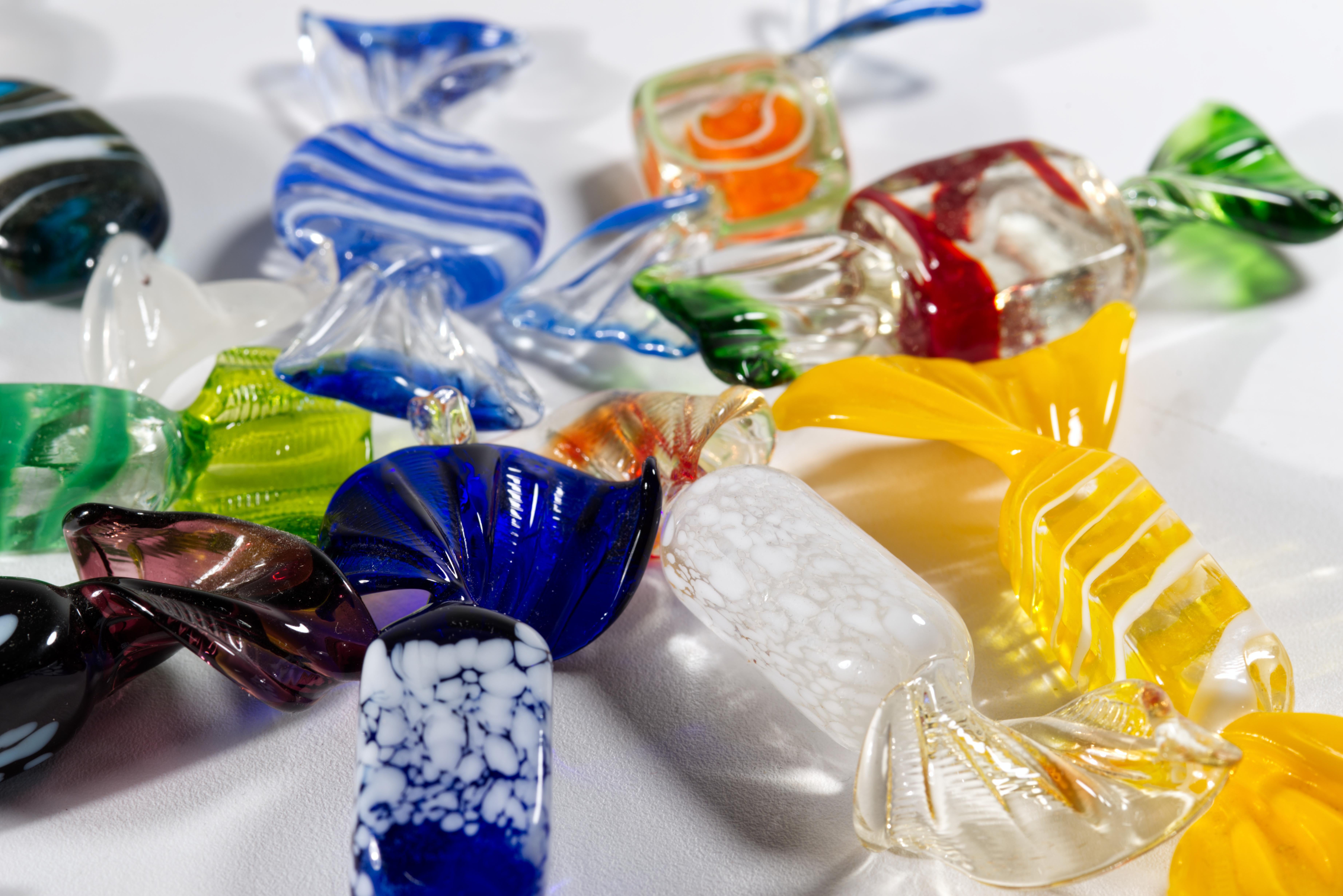 Set di 9 caramelle in vetro artistico di Murano, con luce UV, anni '60 In condizioni buone in vendita a Clifton Springs, NY