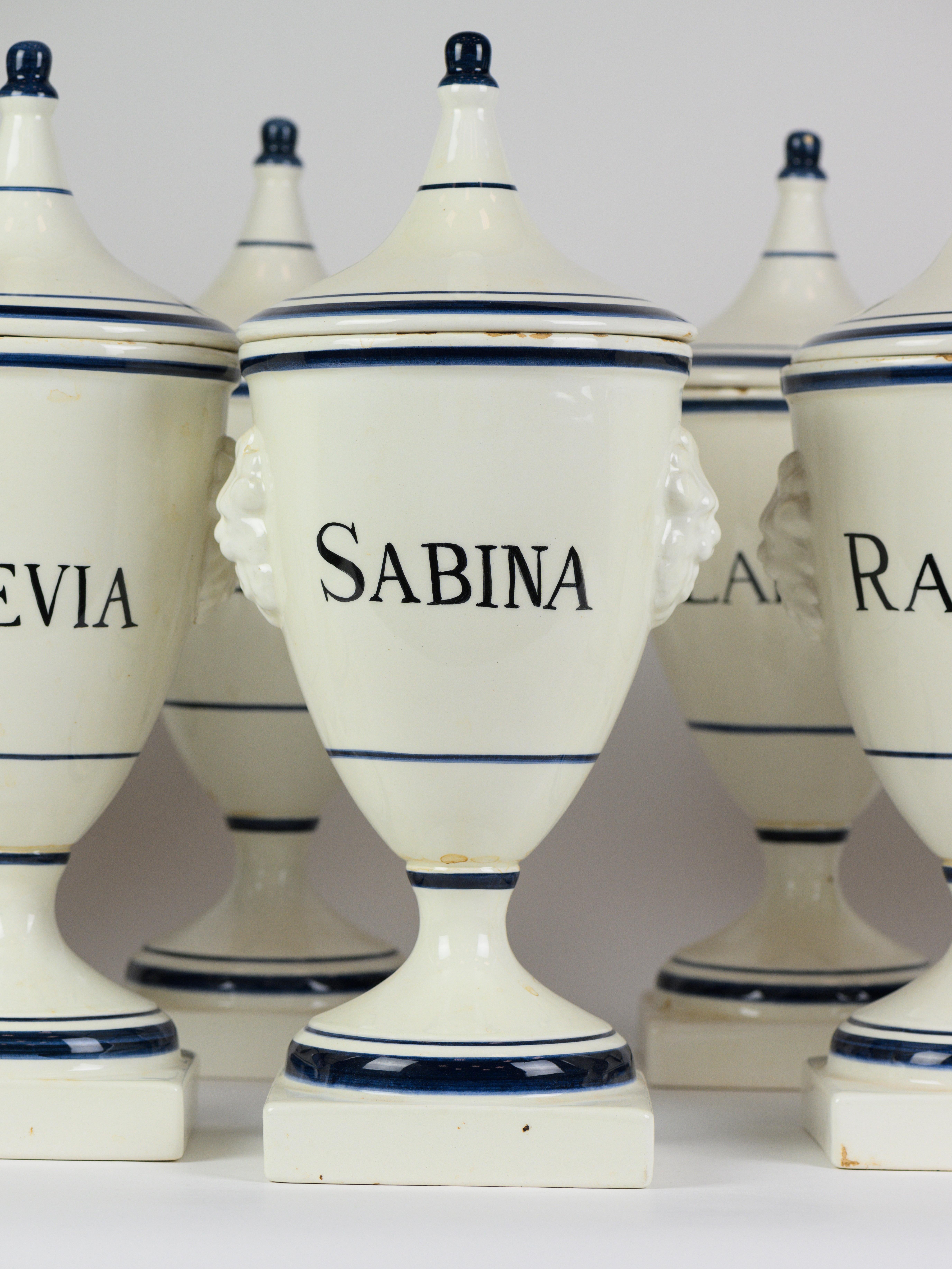 Set of 9 old pharmacy pots  In Fair Condition For Sale In Monaco, MC