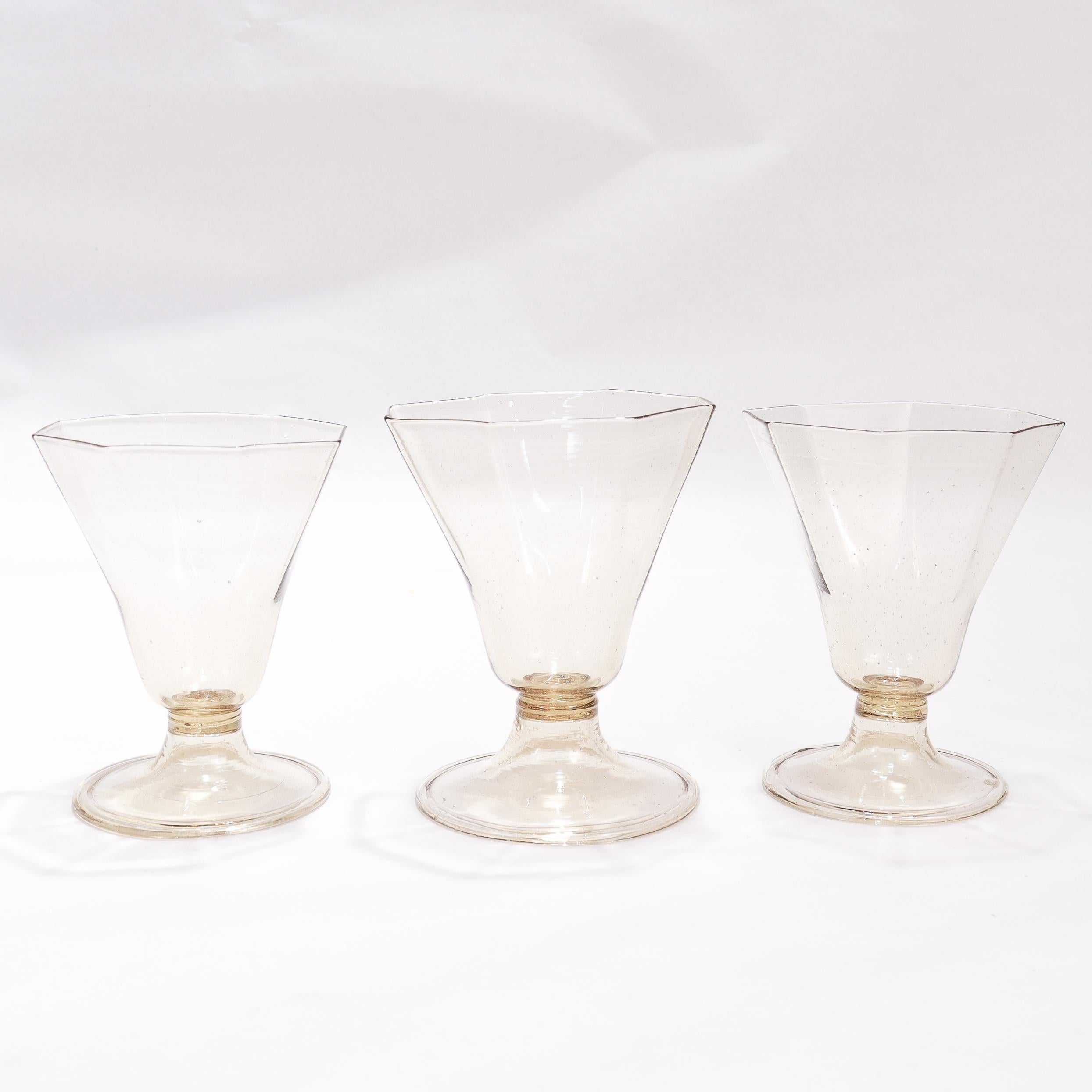 Satz von 9 Pauly & Co. Weinkelche oder Becher aus venezianischem oder Murano-Glas in hellem Bernstein im Angebot 3