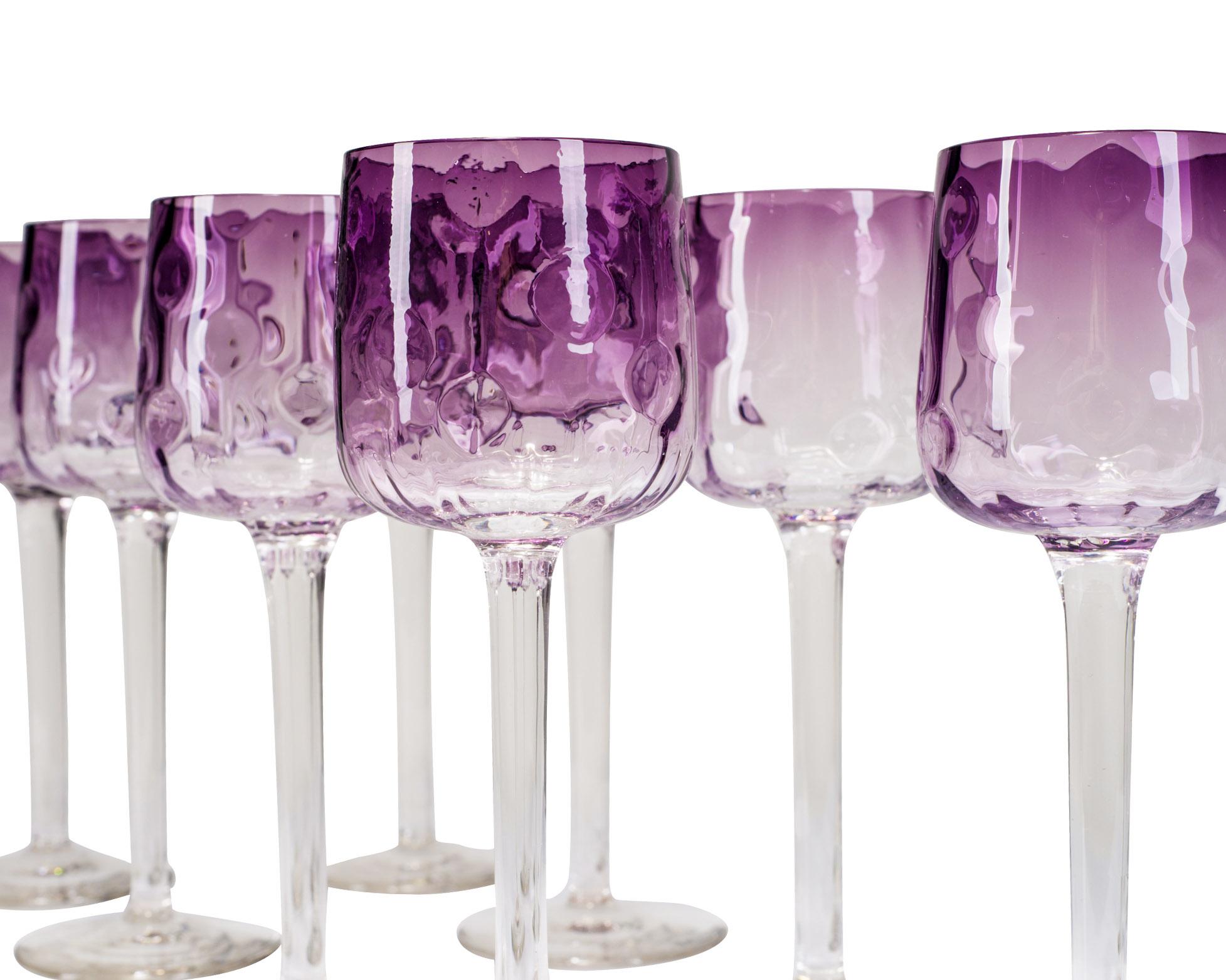 Ensemble de 9 verres à pied violets décor 