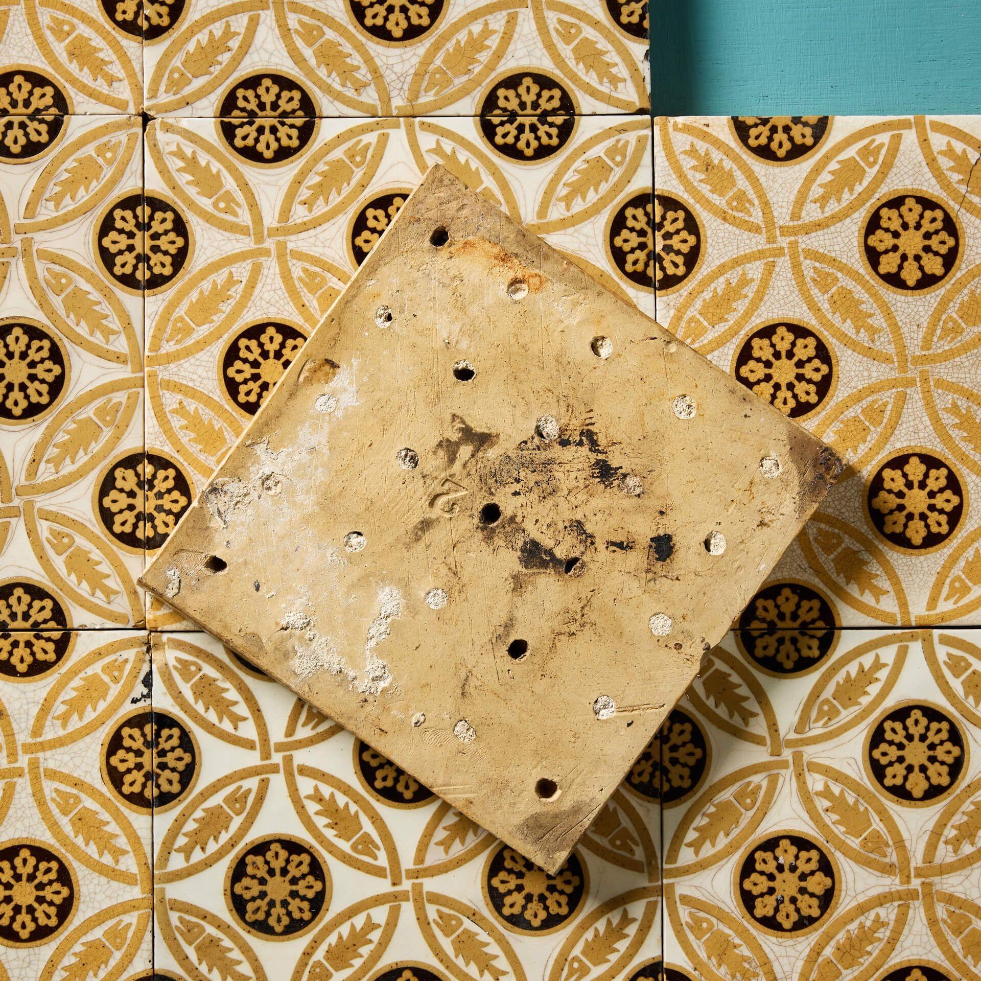 Set of 9 Reclaimed Gothic Style 6-Inch Geometric Tiles In Fair Condition For Sale In Wormelow, Herefordshire