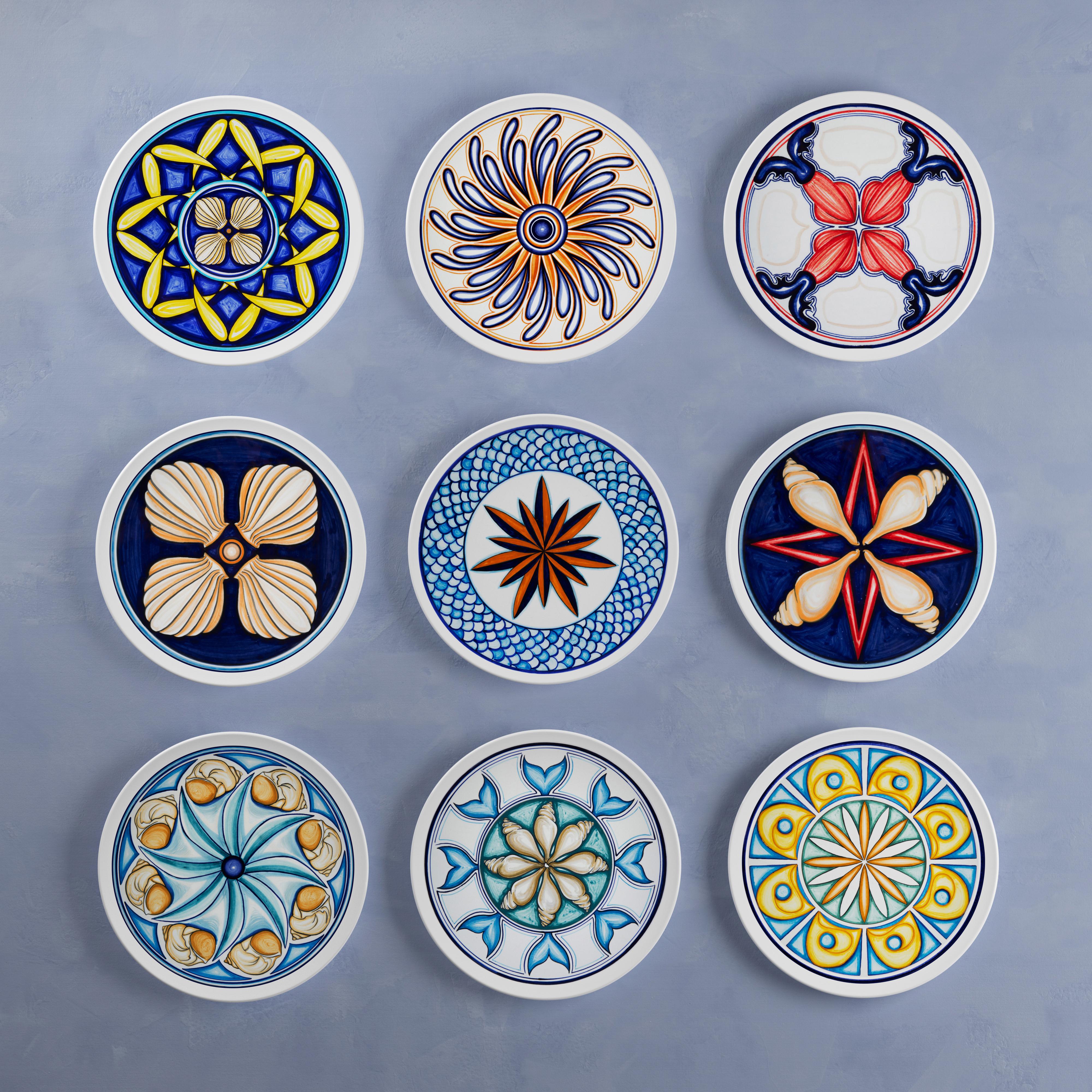 Set of 9 Sicilian Clay Hand-Painted Colapesce Dinner Plates, Made in Italy For Sale 3