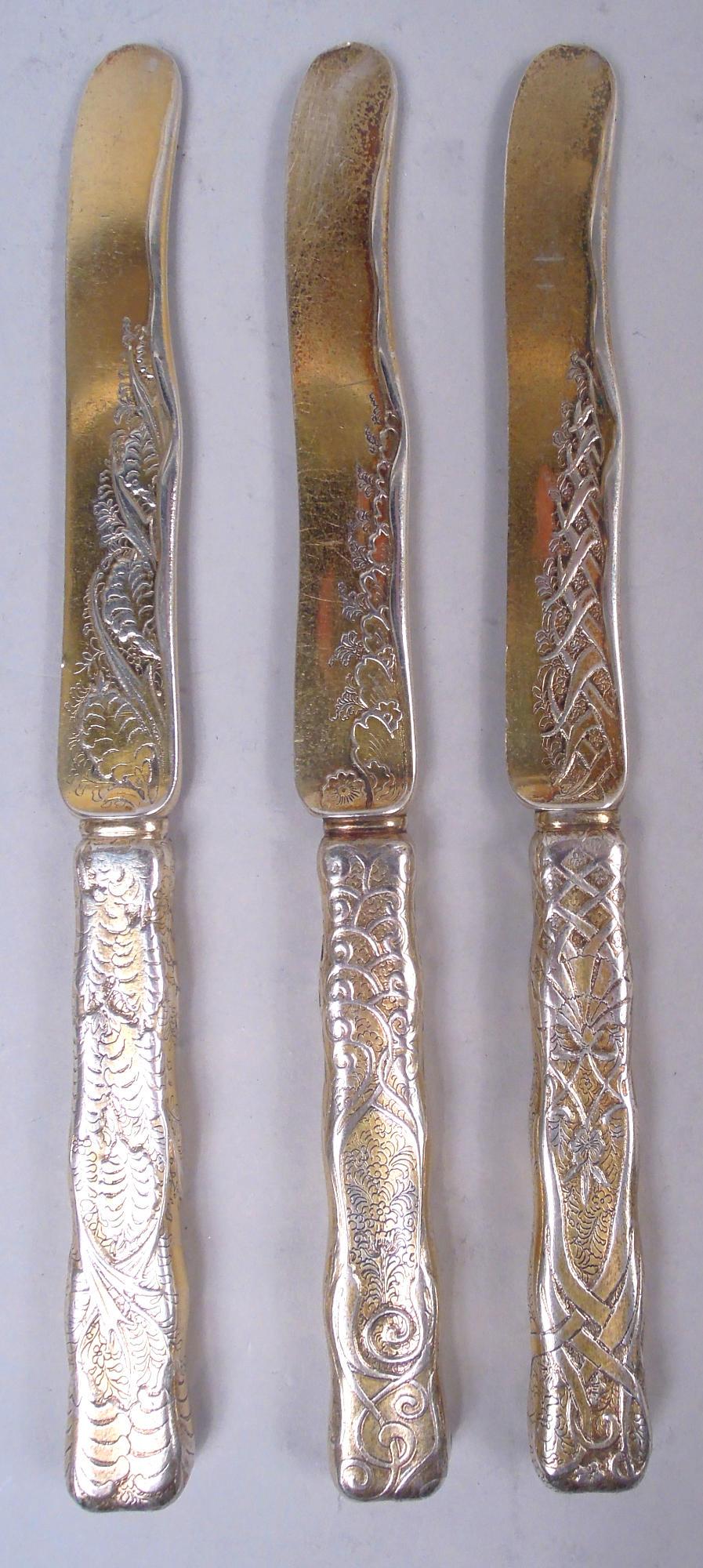 Estetismo Set di 9 coltelli da dessert Tiffany con incisione all'acido e bordo in argento dorato in vendita