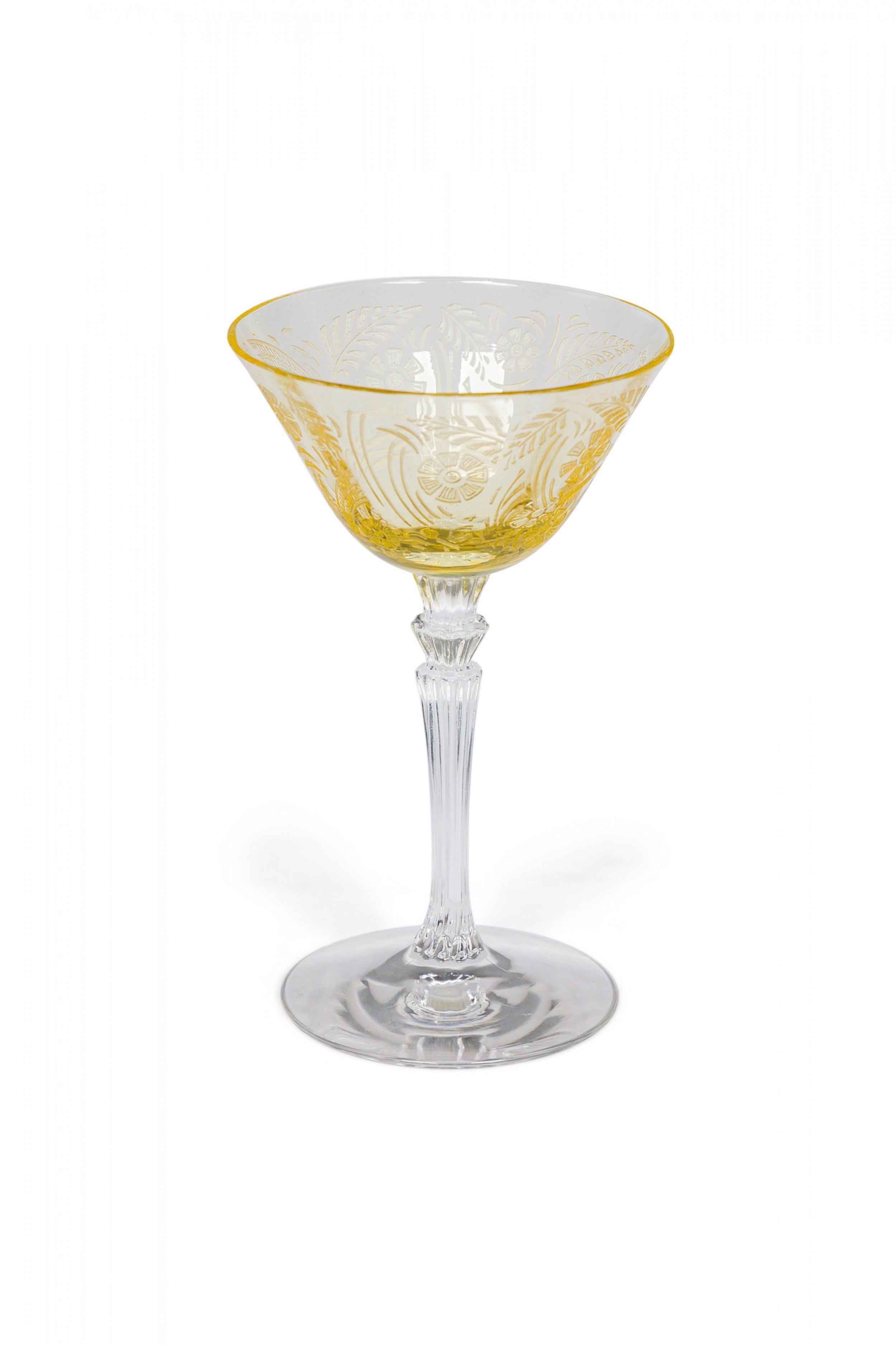 Lot de 9 verres à champagne et verres à liqueur en verre gravé Topaz Floral Waterfall Stem en vente 2
