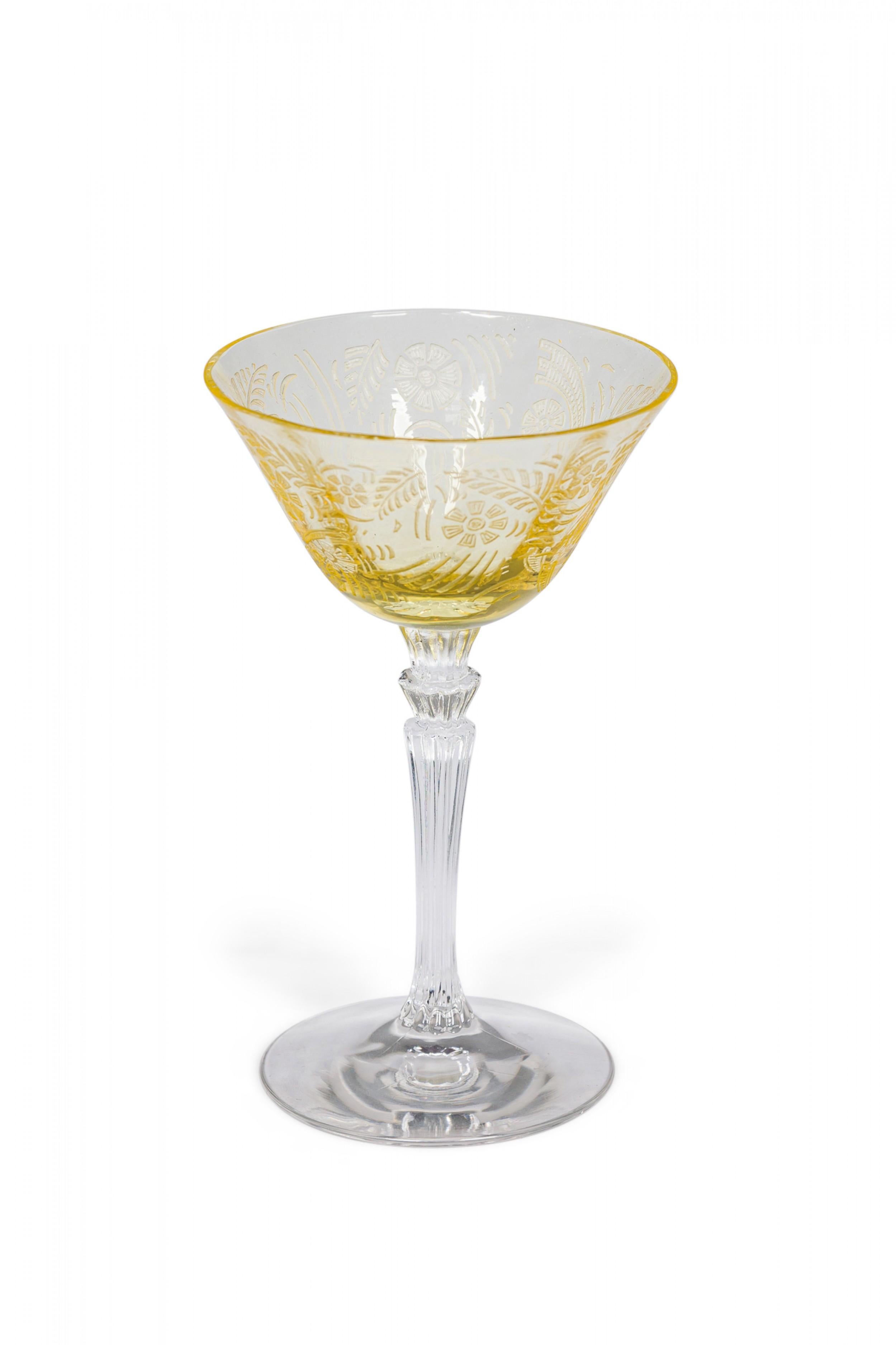 Lot de 9 verres à champagne et verres à liqueur en verre gravé Topaz Floral Waterfall Stem en vente 3