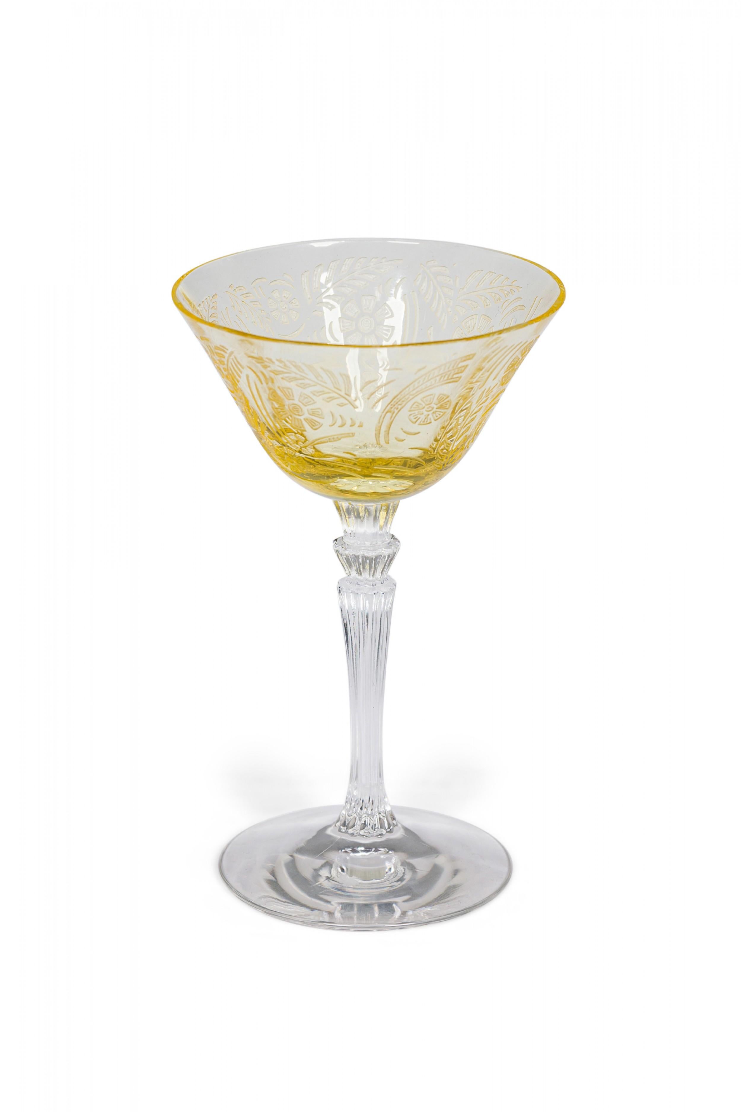 Lot de 9 verres à champagne et verres à liqueur en verre gravé Topaz Floral Waterfall Stem en vente 4