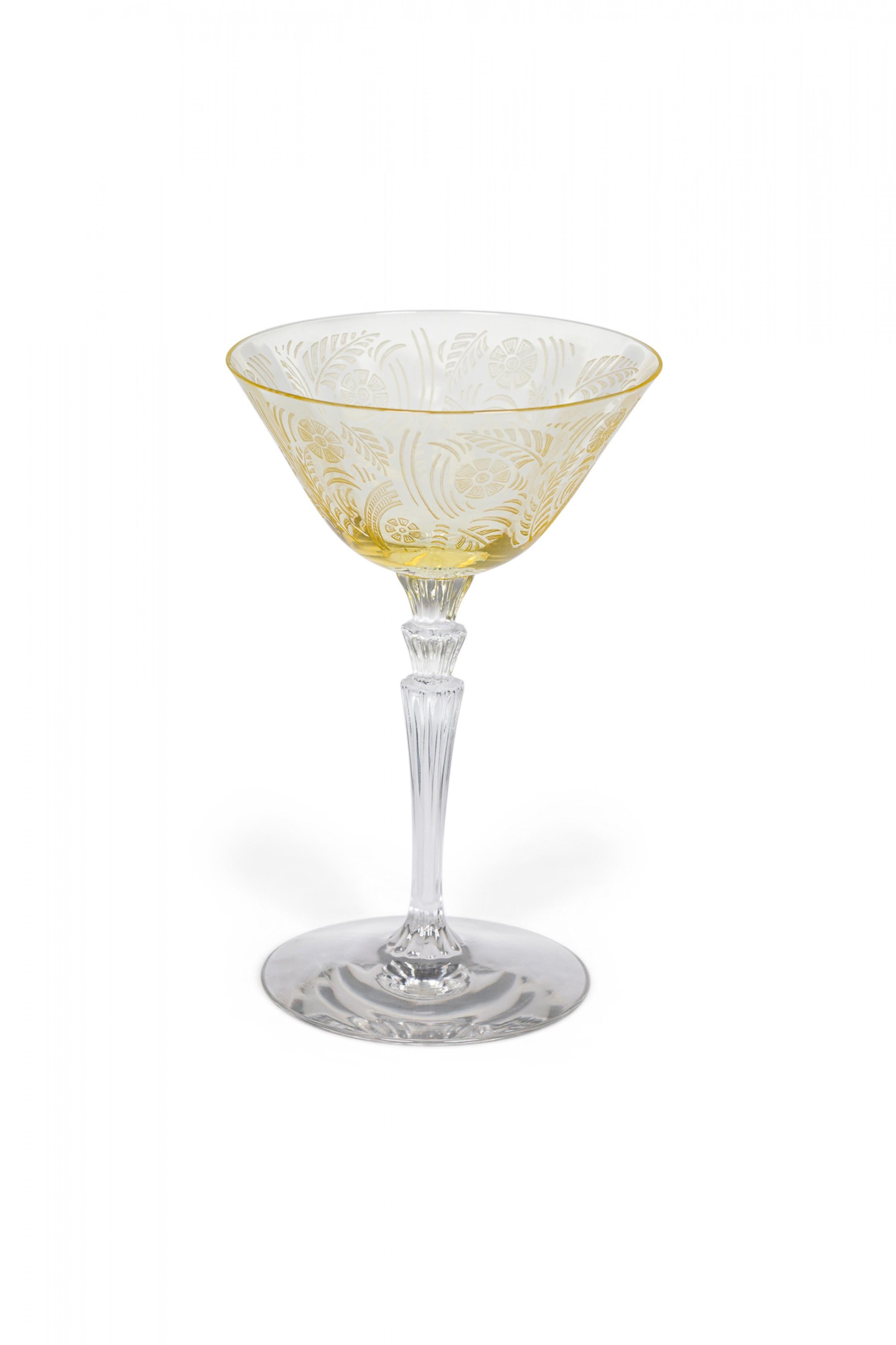 Art déco Lot de 9 verres à champagne et verres à liqueur en verre gravé Topaz Floral Waterfall Stem en vente