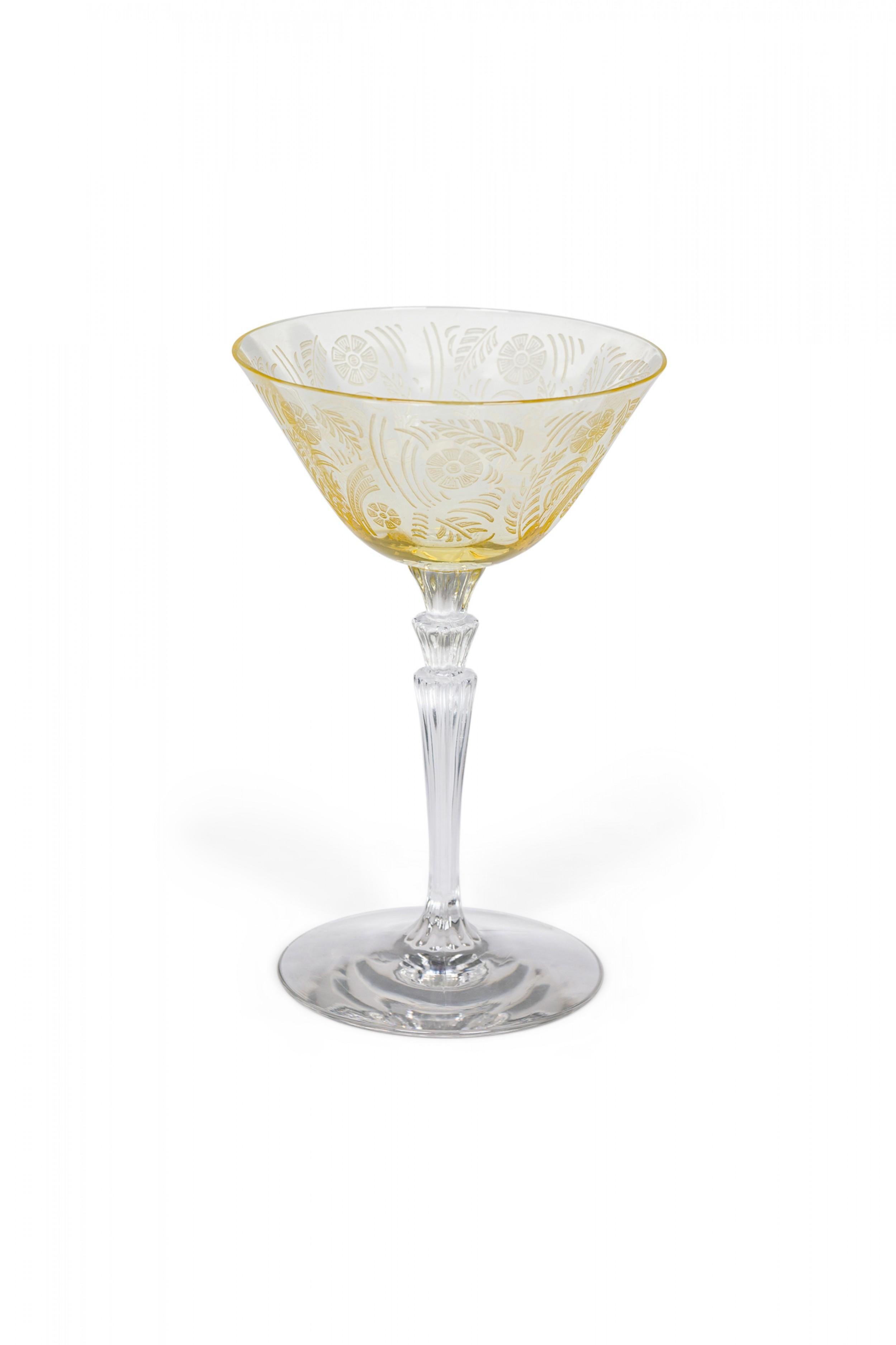 Américain Lot de 9 verres à champagne et verres à liqueur en verre gravé Topaz Floral Waterfall Stem en vente