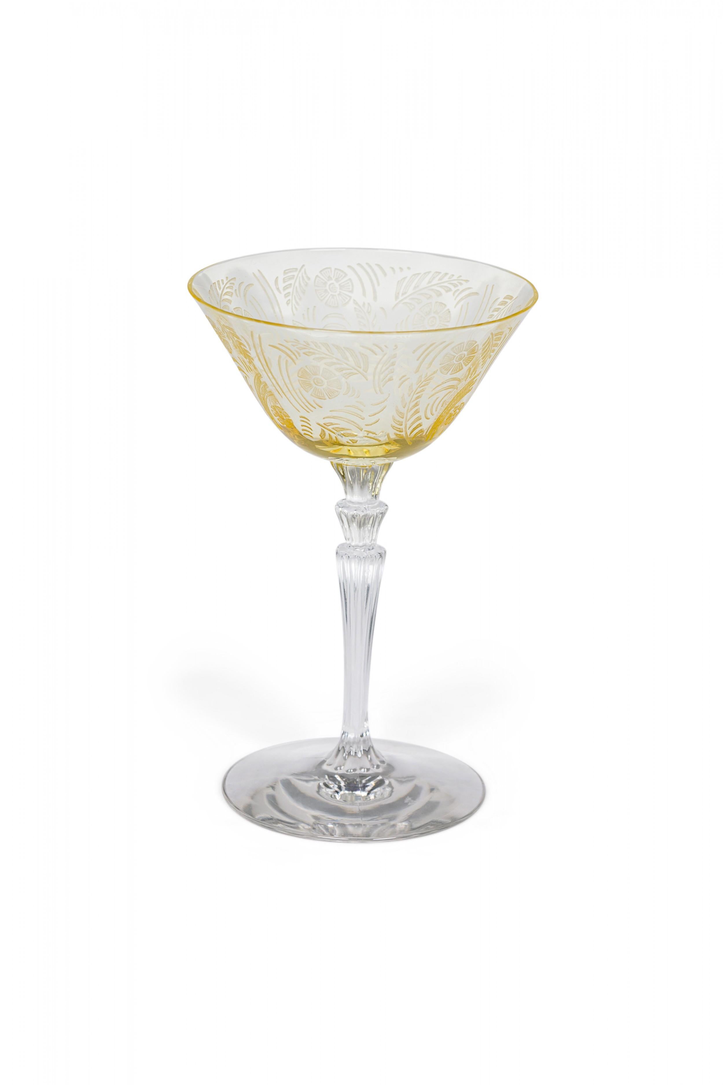 Buriné Lot de 9 verres à champagne et verres à liqueur en verre gravé Topaz Floral Waterfall Stem en vente