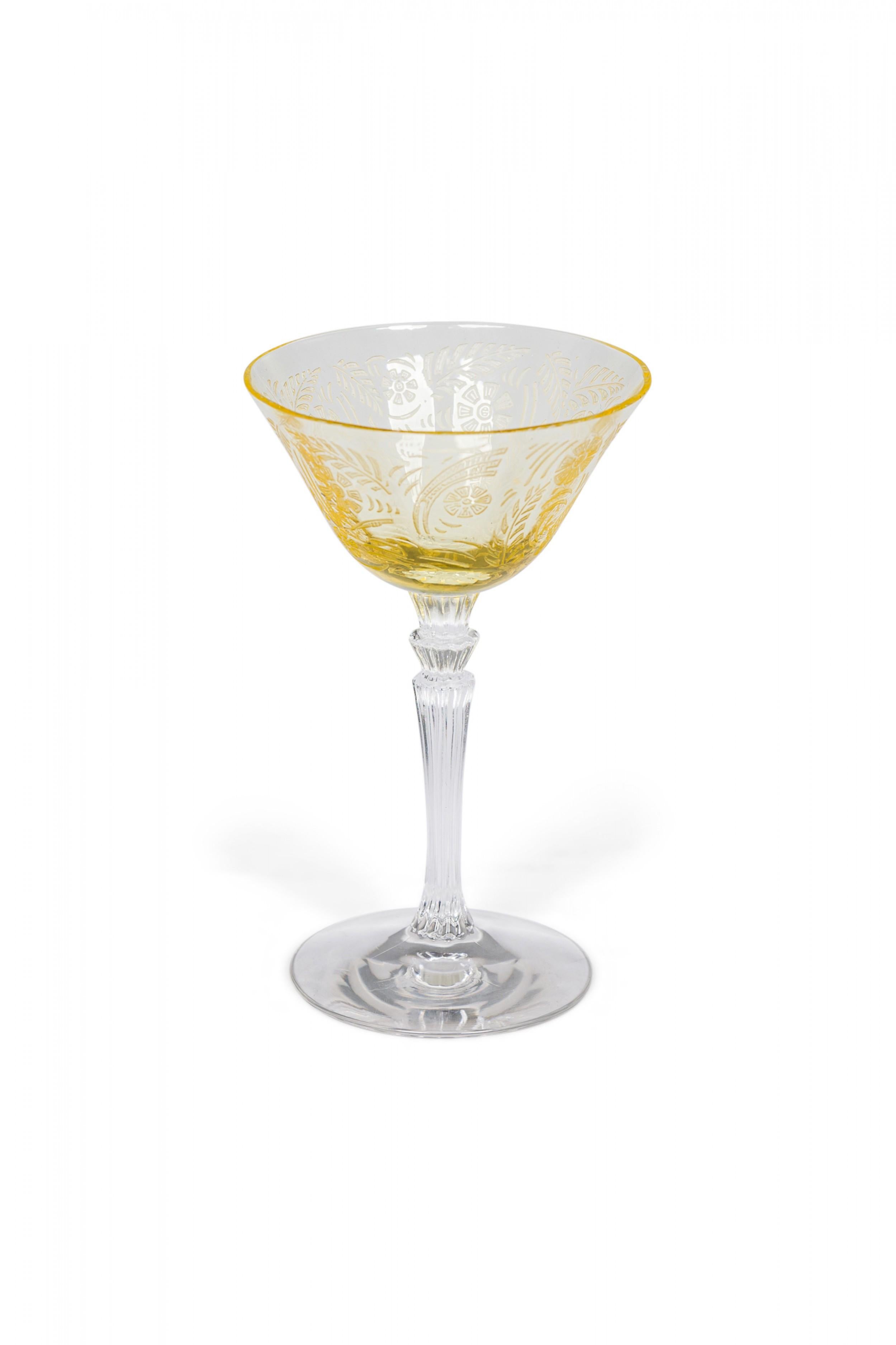 Lot de 9 verres à champagne et verres à liqueur en verre gravé Topaz Floral Waterfall Stem en vente 1