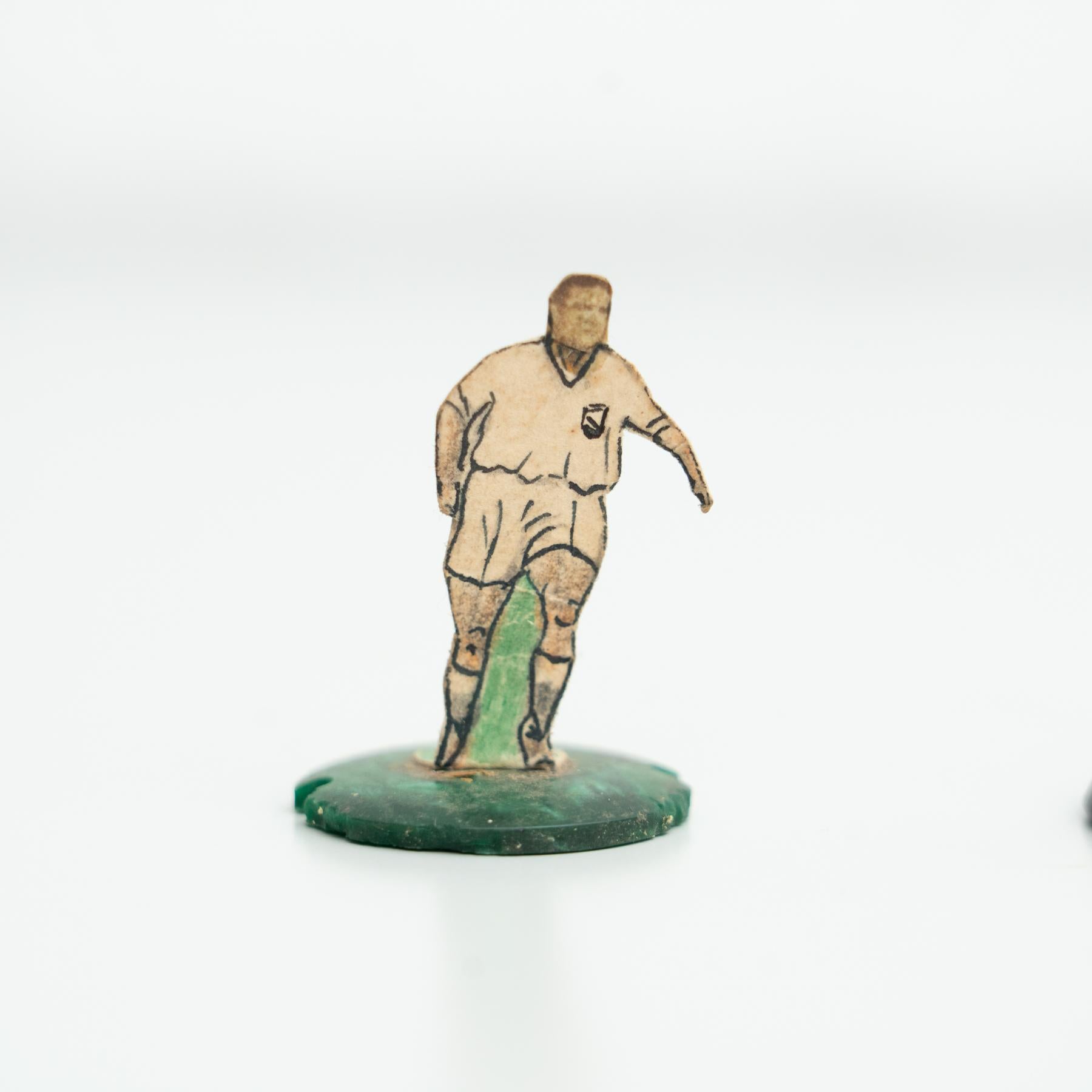 Ensemble de 9 figurines de football traditionnelles anciennes à boutons, datant d'environ 1950 en vente 6
