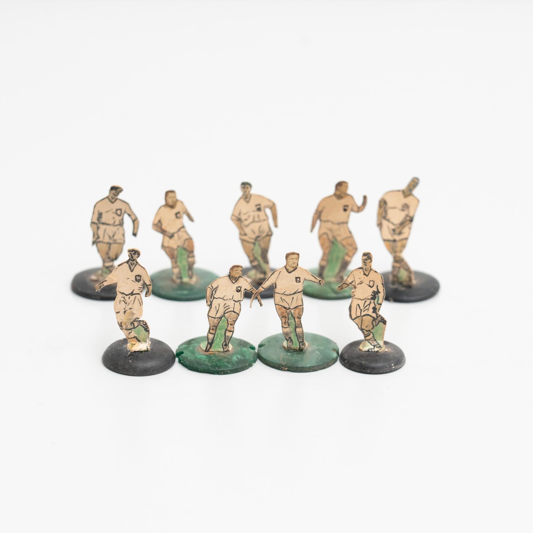 Set of 9 Traditional Antique Button Soccer Game Figures, circa 1950 In Good Condition For Sale In Barcelona, Barcelona