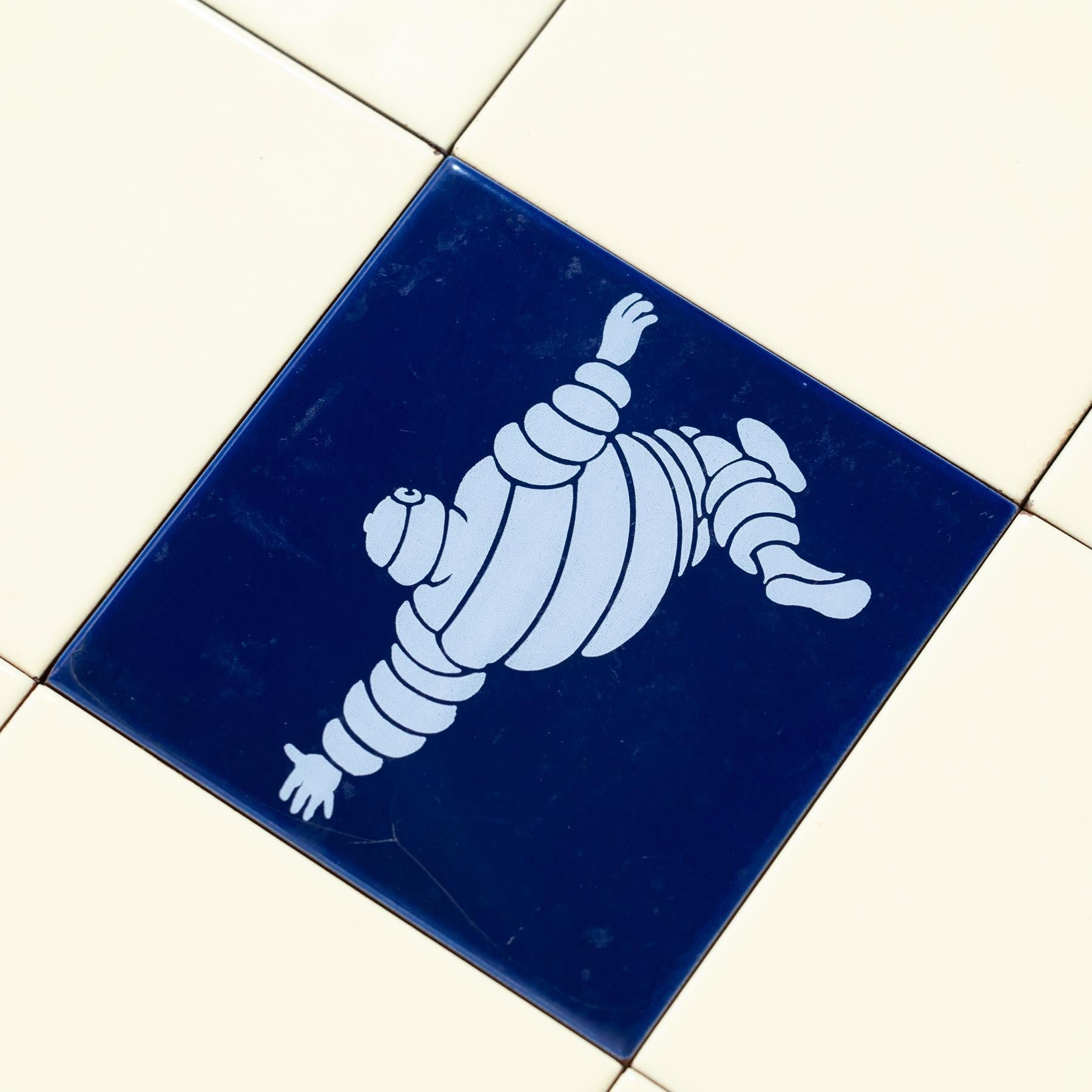 Set of 9 Vintage Beige - Yellow and Blue Michelin Man Tiles, circa 1960 In Good Condition For Sale In Barcelona, ES