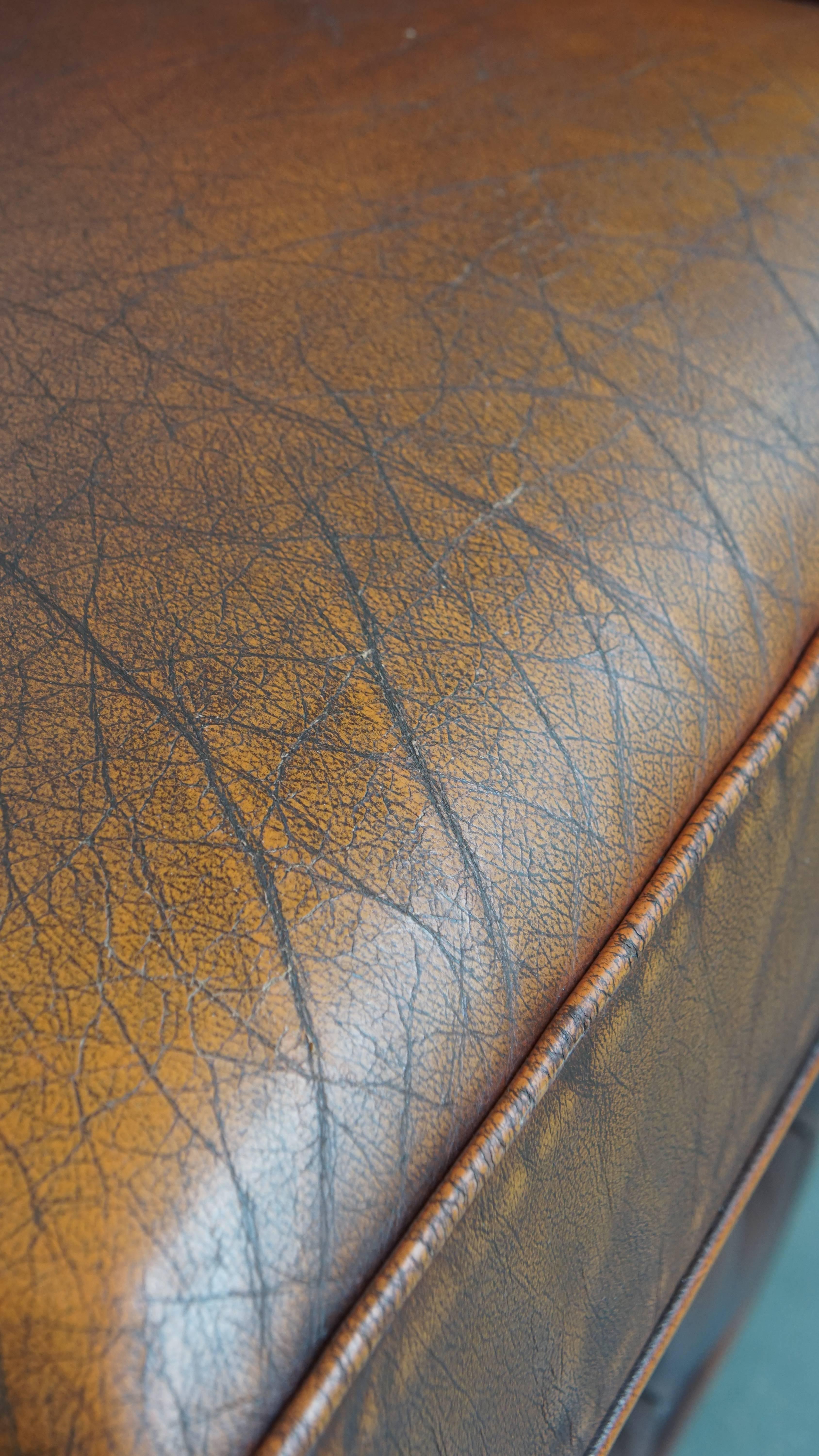 Set of a 2.5-Seater and 2-Seater Brown English Cowhide Leather Chesterfield Sofa For Sale 10