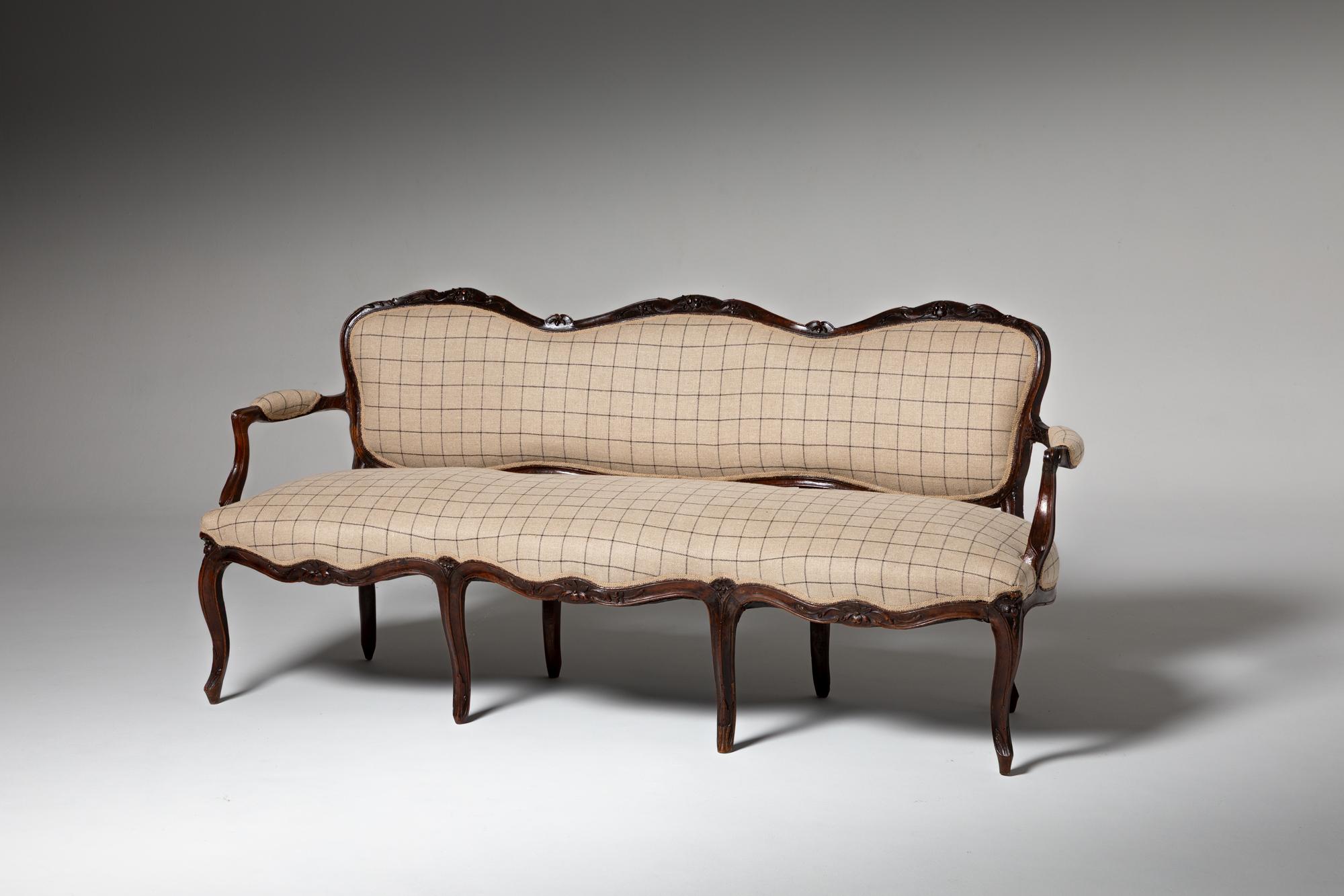 Portuguese Set of a canapé and two D. José armchairs. Portugal, 18th century For Sale