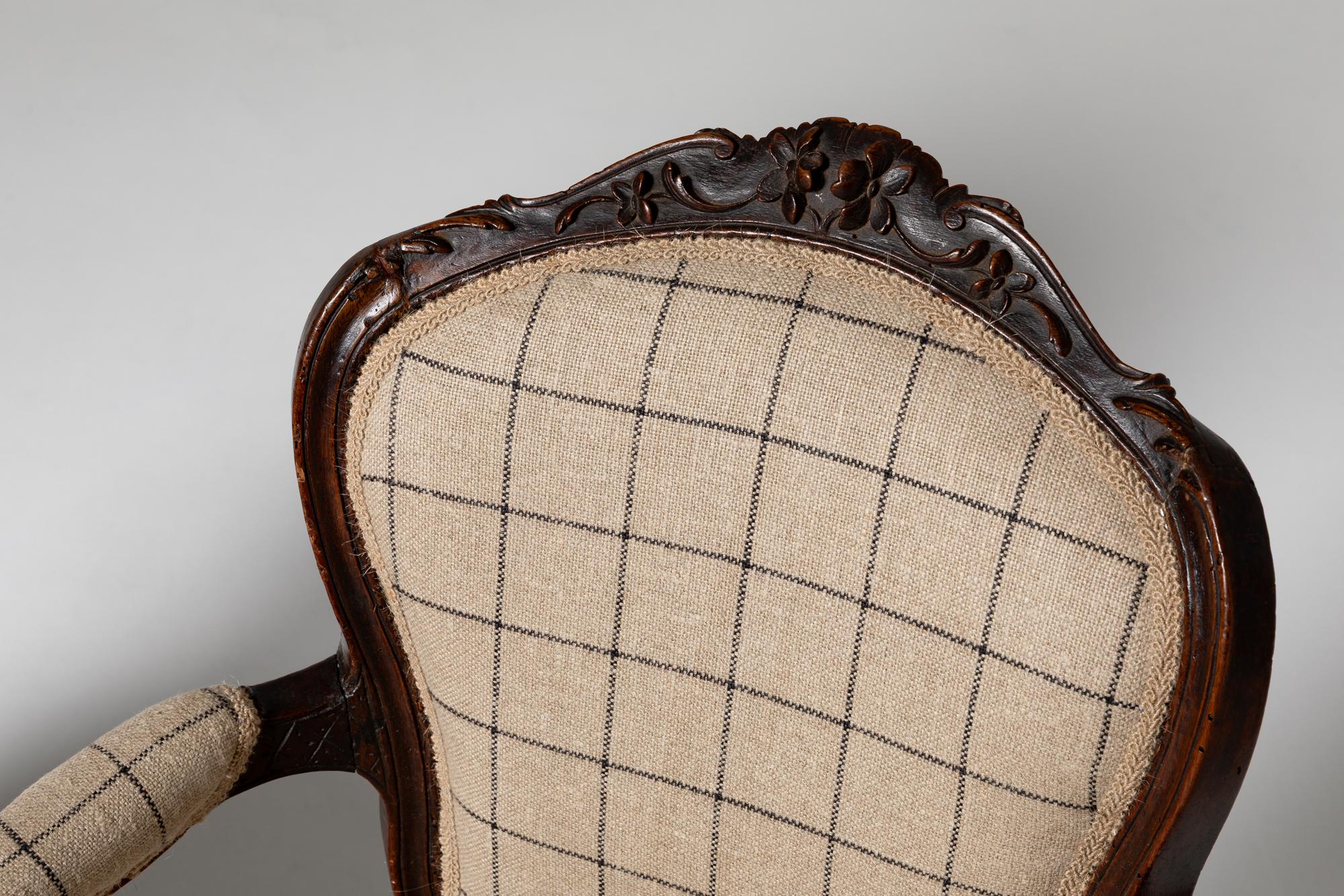 Set of a canapé and two D. José armchairs. Portugal, 18th century For Sale 1