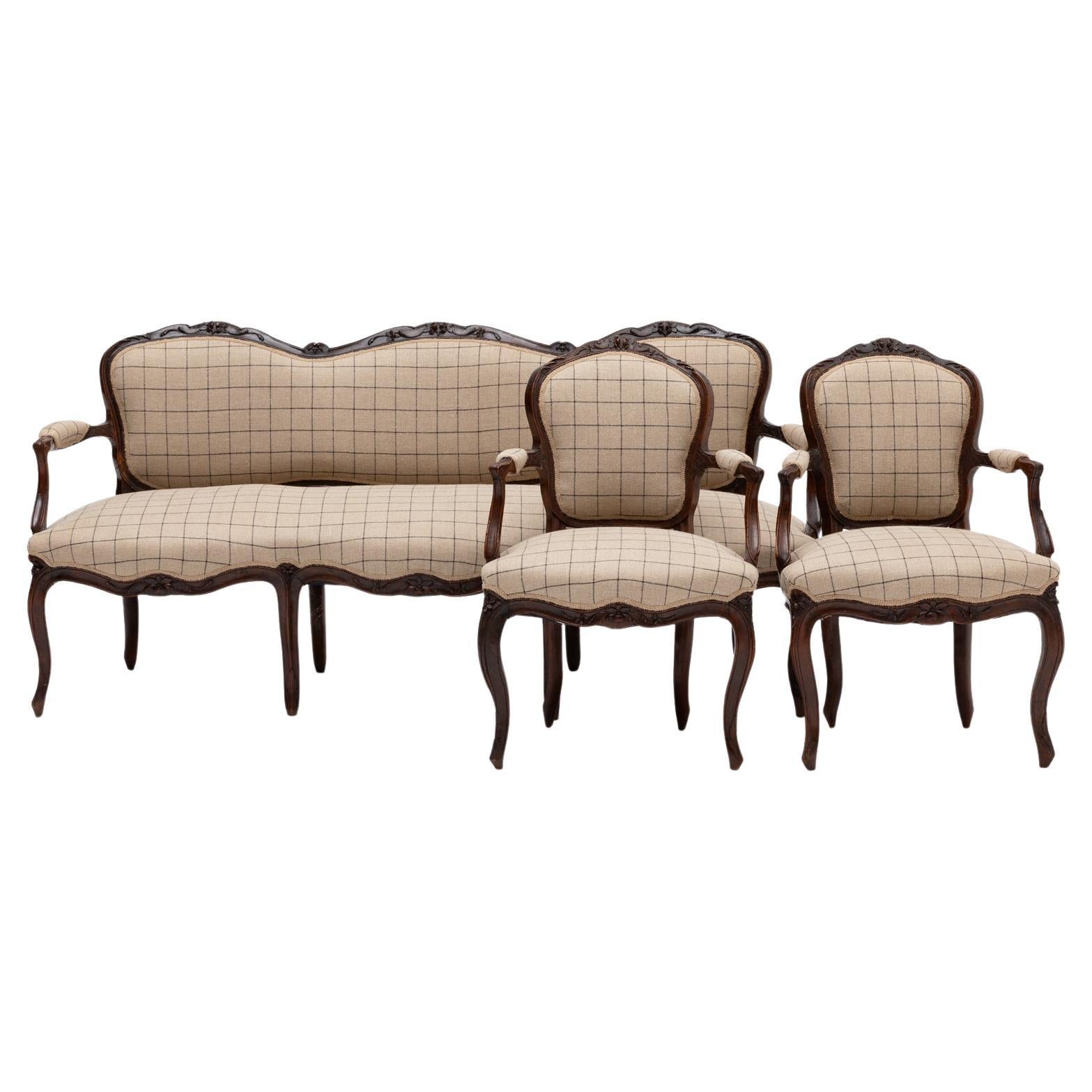 Set of a canapé and two D. José armchairs. Portugal, 18th century For Sale