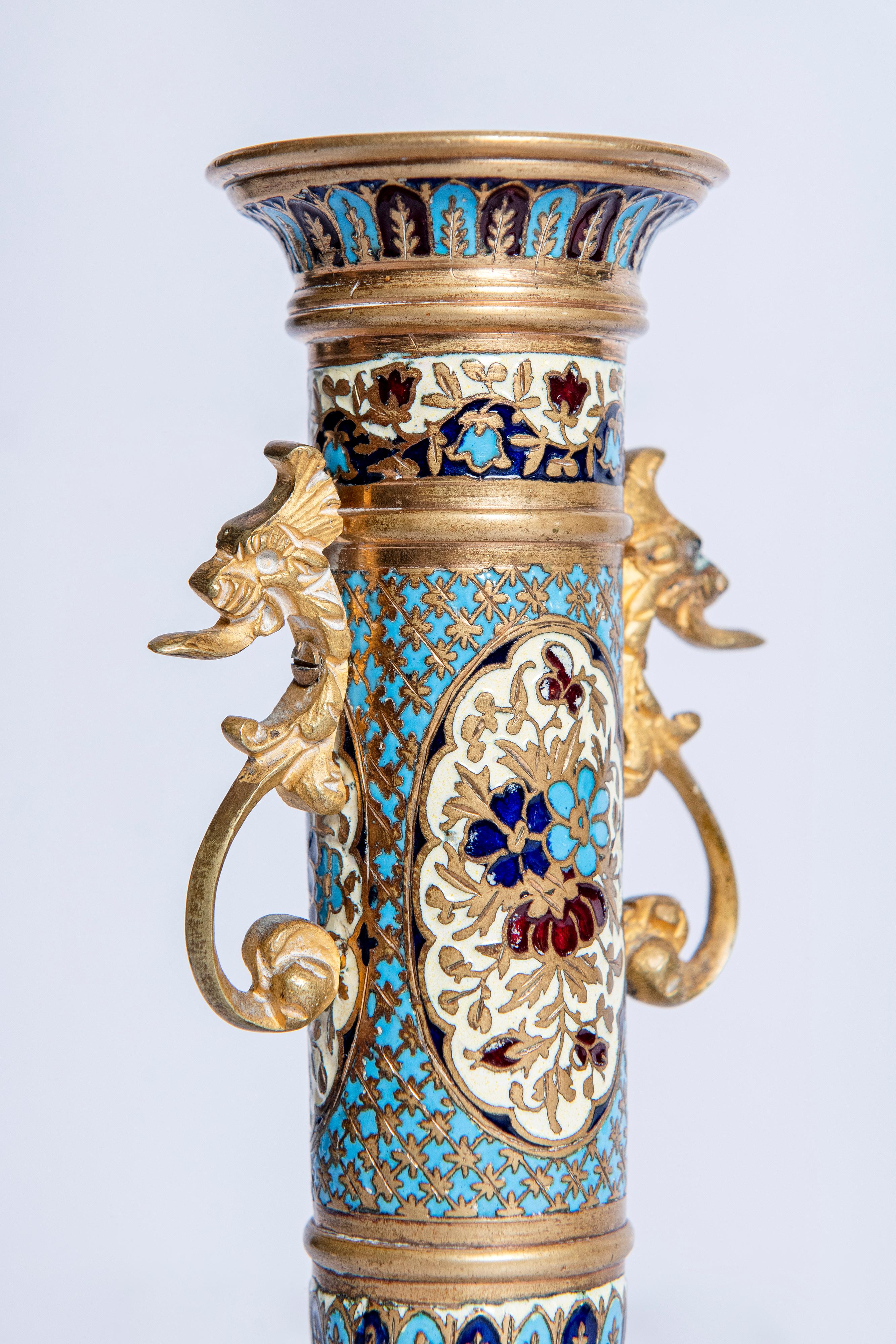 Set aus einem Paar Closionne-Kerzenleuchter und einem Bilderrahmen:: Frankreich:: um 1890 (19. Jahrhundert) im Angebot
