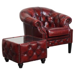 Ensemble de fauteuil club et table d'appoint Chesterfield en cuir de vache rouge