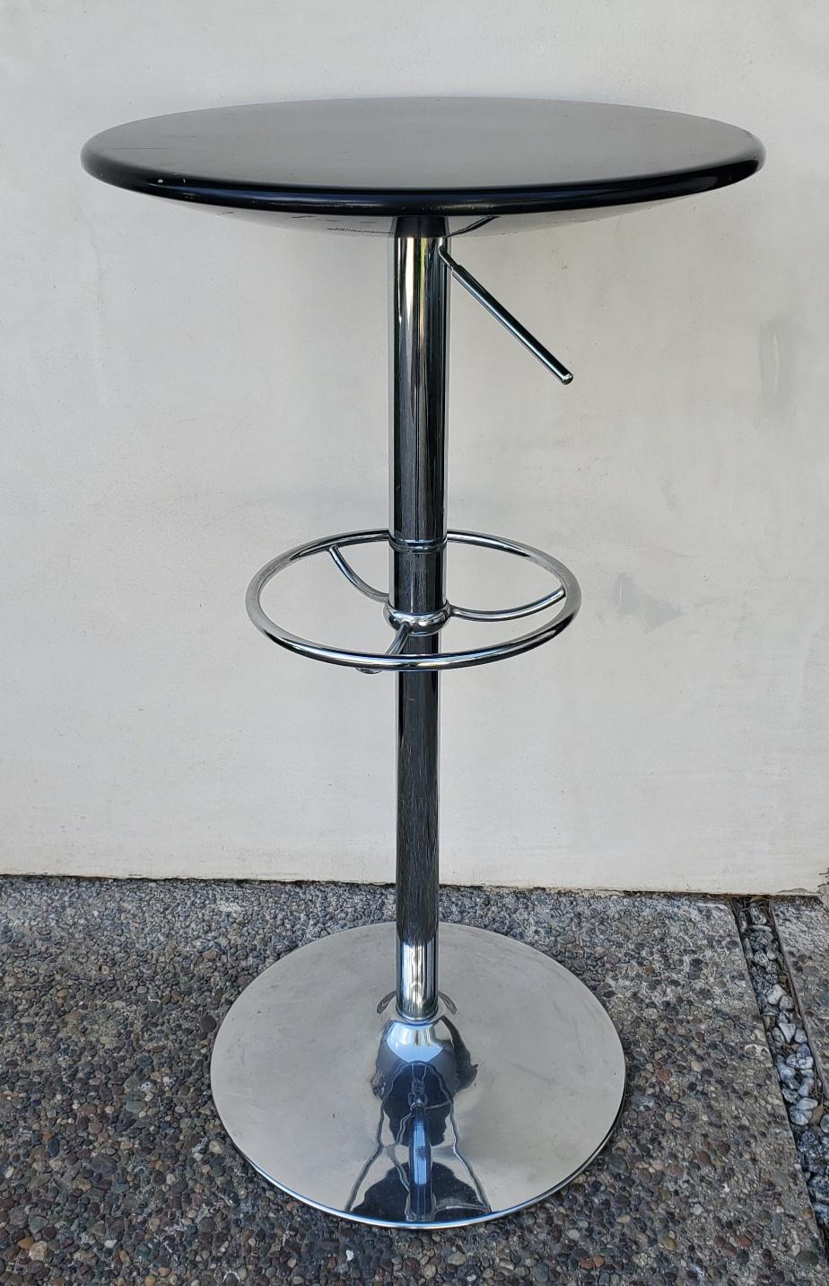 Italian Set of Adjustable Contemporary Modern Cocktail Chrome Cocktail Tables For Sale