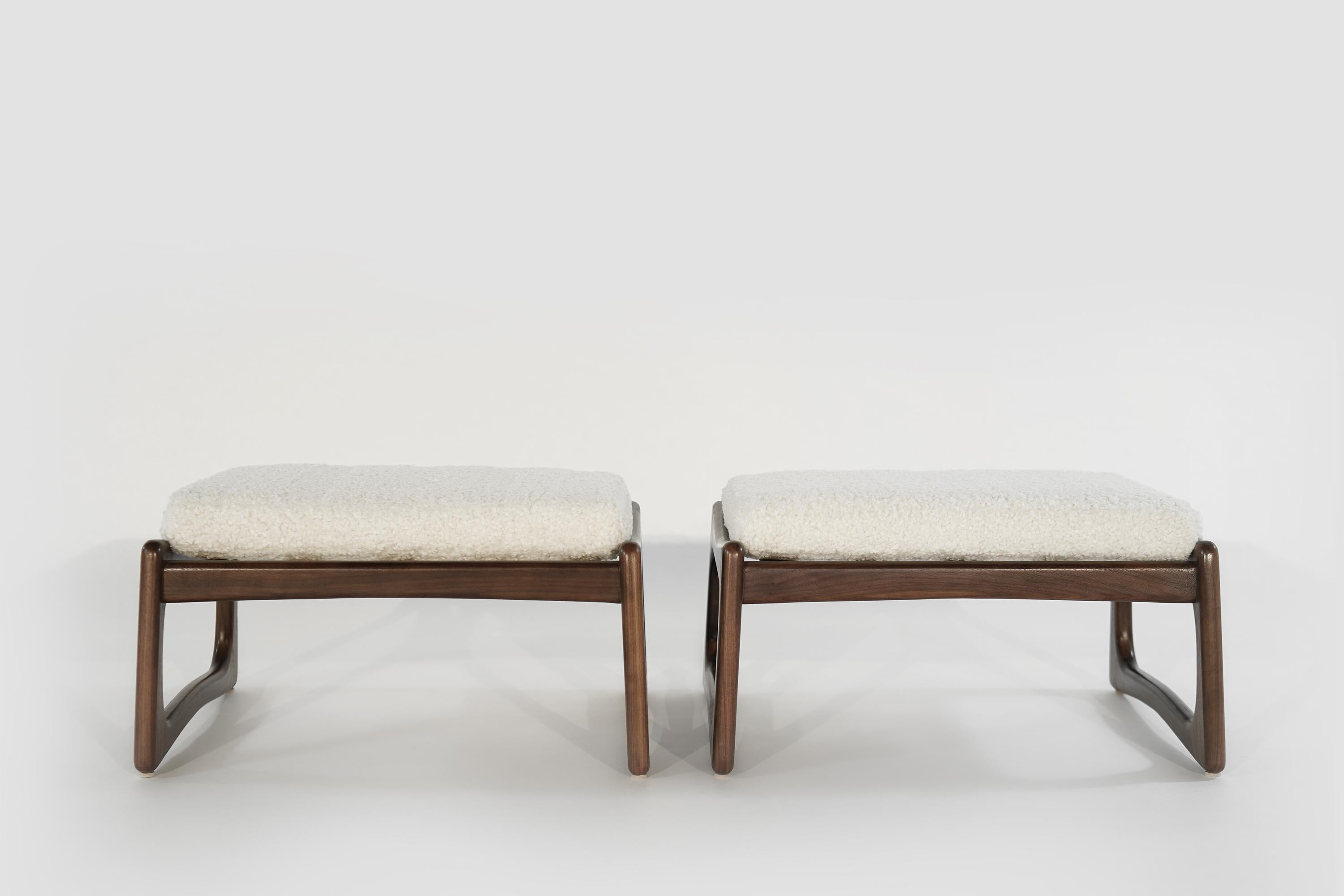 Set of matching benches designed by Adrian Pearsall for Craft Associates, circa 1950s.

Sculptural walnut framing fully restored, re-upholstered in ivory Teddy bouclé by Holly Hunt.


 