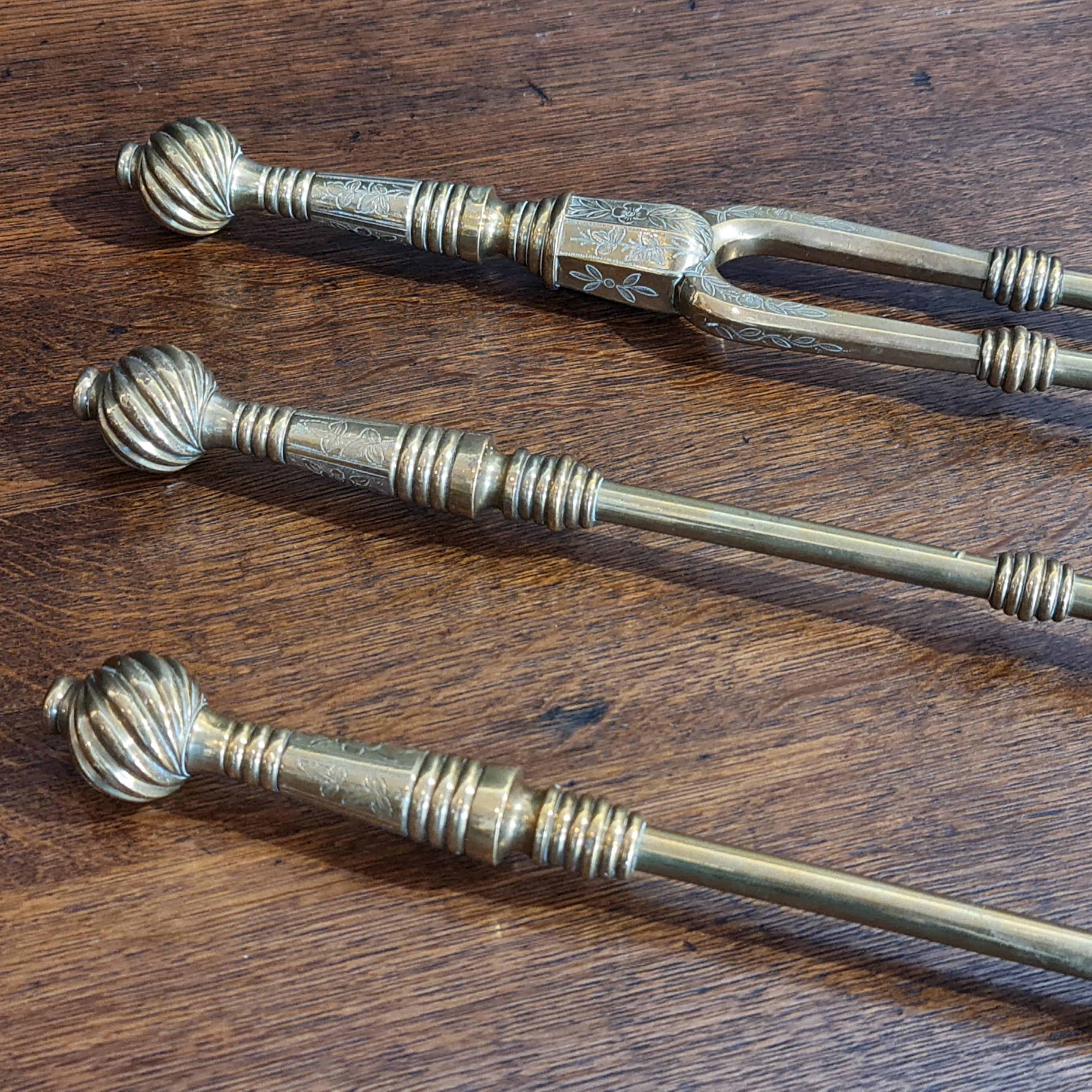 Estetismo Set di strumenti per il fuoco in ottone Aesthetic Movement in vendita