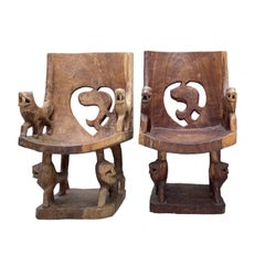 Conjunto de sillas de madera tribales africanas