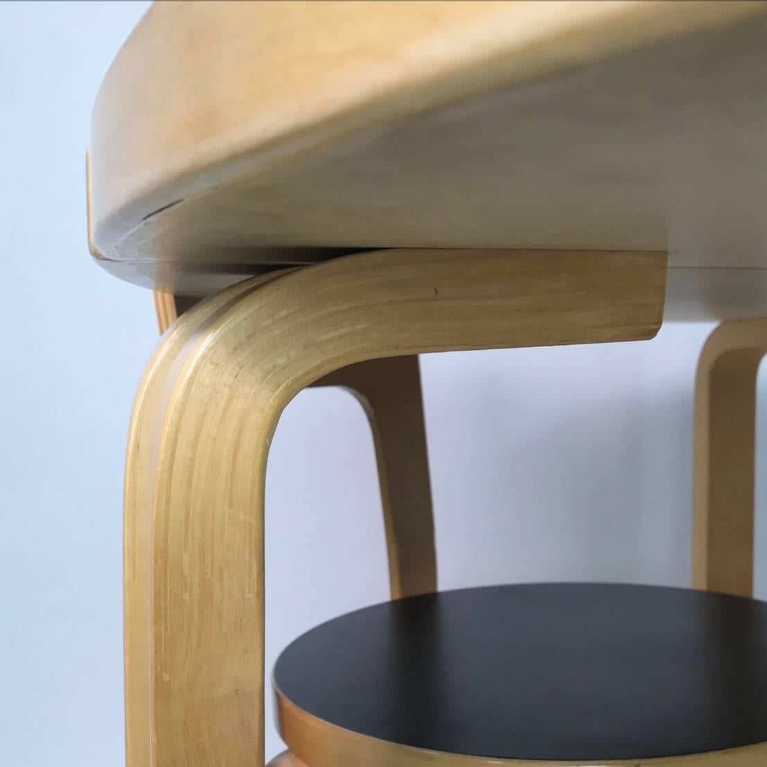 Beautiful set of four chair 66 and two half circle tables all designed by Alvar Aalto and produced by Artek, Finland.

All black setws and tables as well.

Has only had one owner and is very well kept with few age related signs of use. 

The