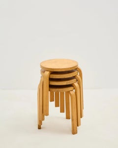 Juego de taburetes Modelo 60 de Alvar Aalto, contrachapado de abedul, estilo Mid-Century Modern, Finlandia