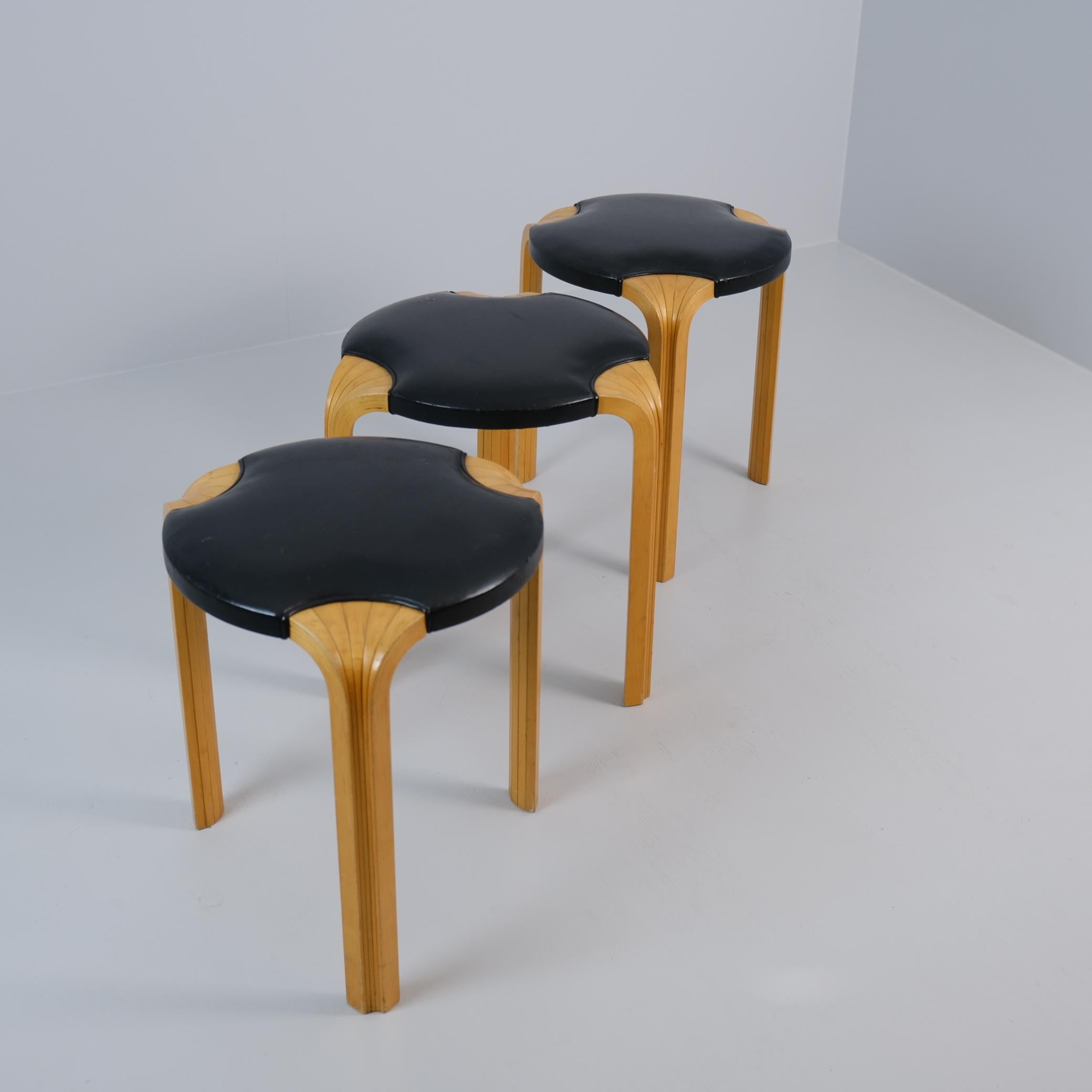 Set of Alvar Aalto Stool X600 in Birch and Original Black Leather, Artek, 1960s in vendita 3
