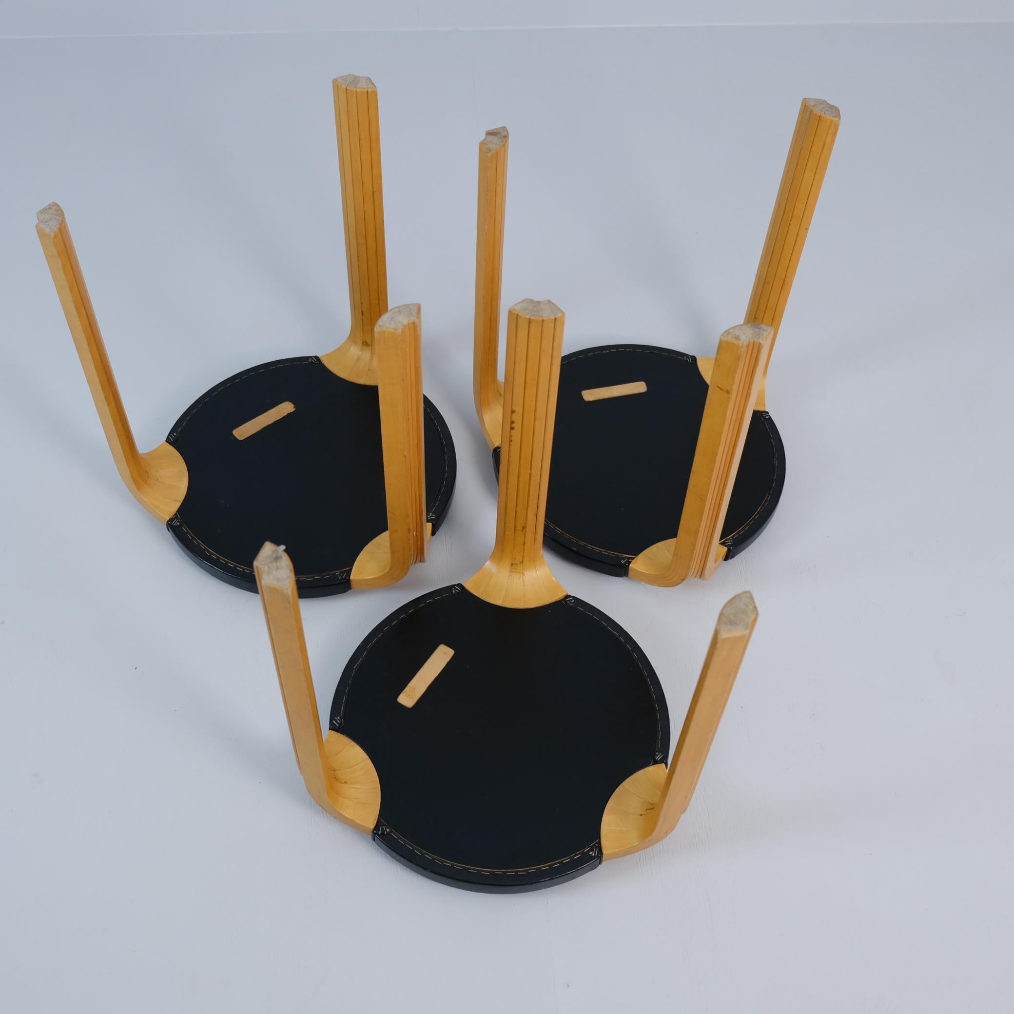 Set of Alvar Aalto Stool X600 in Birch and Original Black Leather, Artek, 1960s in vendita 4
