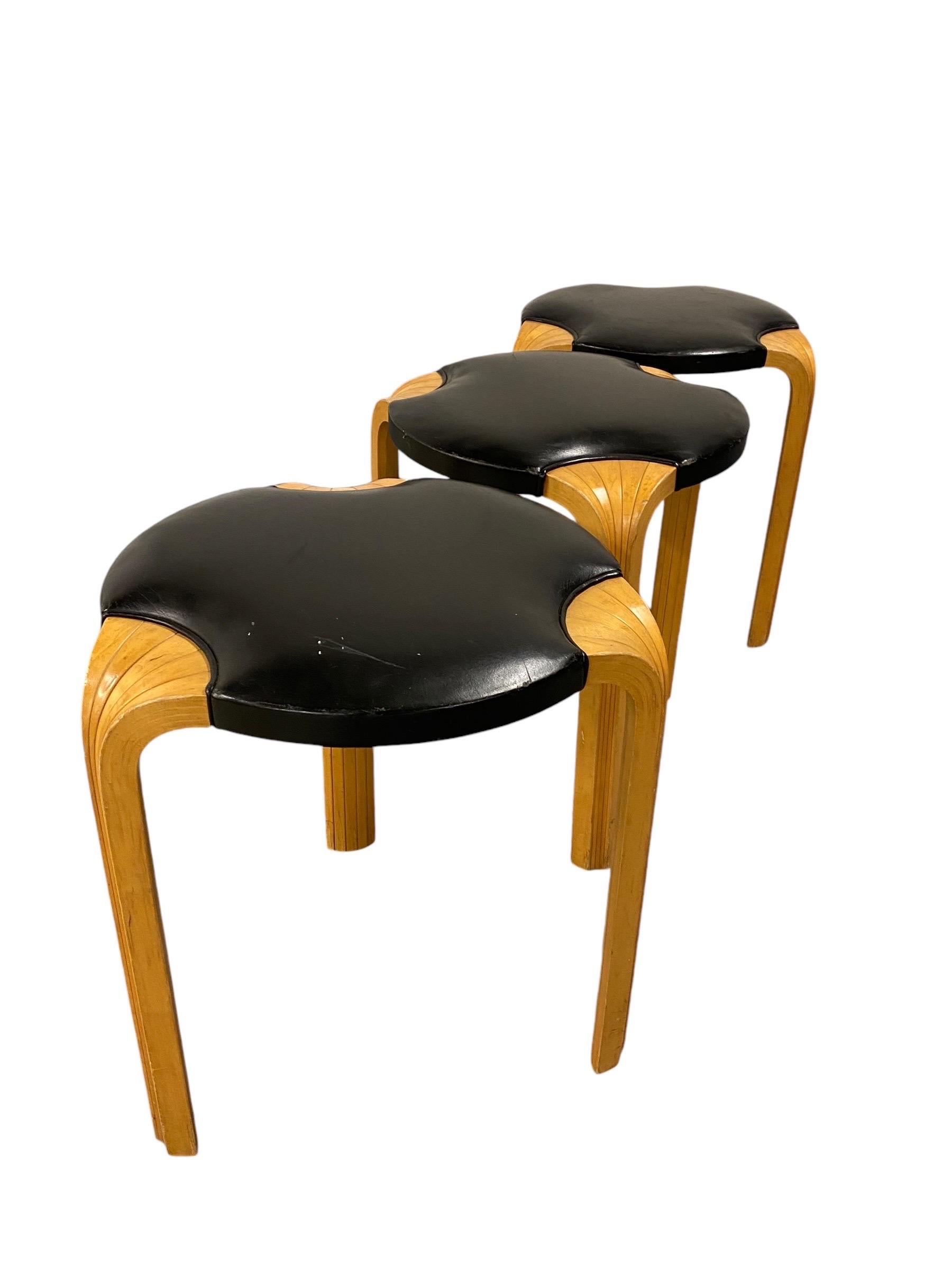 Set of Alvar Aalto Stool X600 in Birch and Original Black Leather, Artek, 1960s in vendita 6