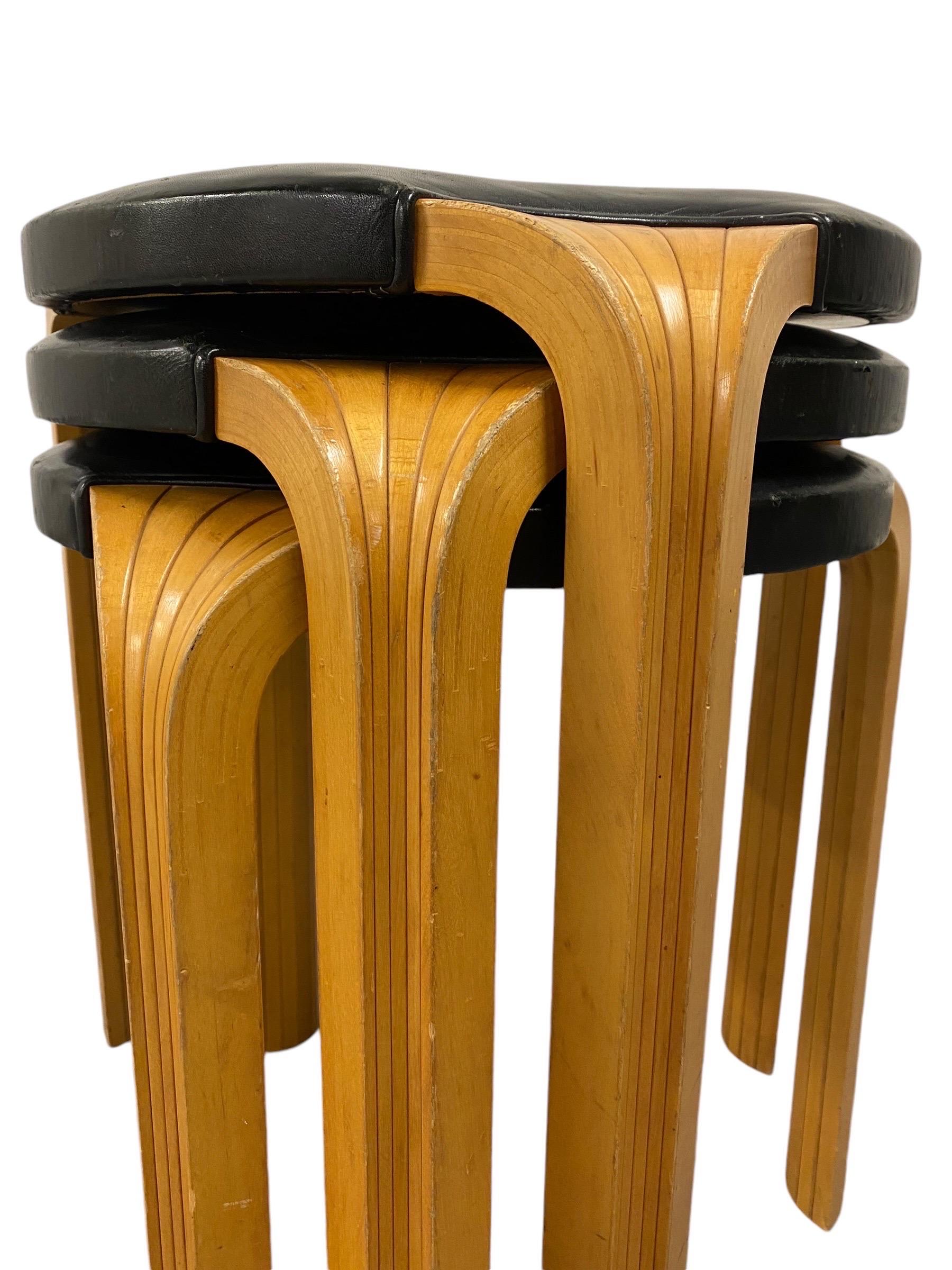 Mid-Century moderno Set of Alvar Aalto Stool X600 in Birch and Original Black Leather, Artek, 1960s in vendita