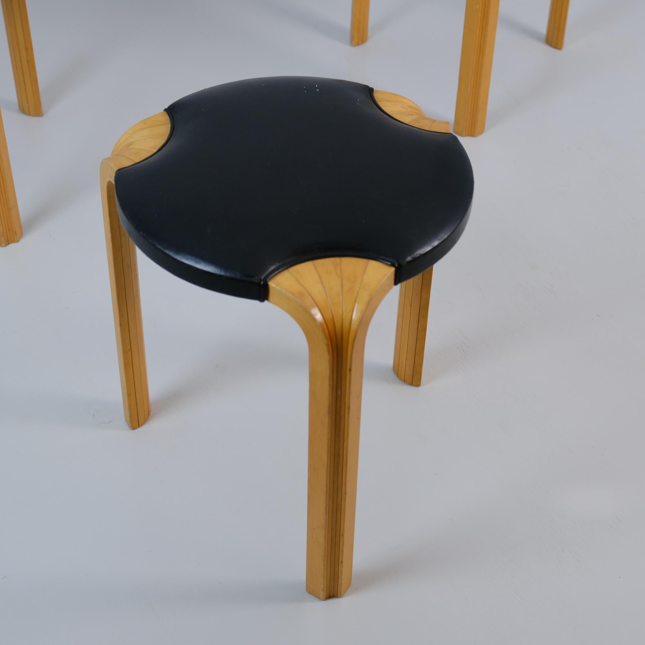 Mid-Century moderno Set of Alvar Aalto Stool X600 in Birch and Original Black Leather, Artek, 1960s in vendita